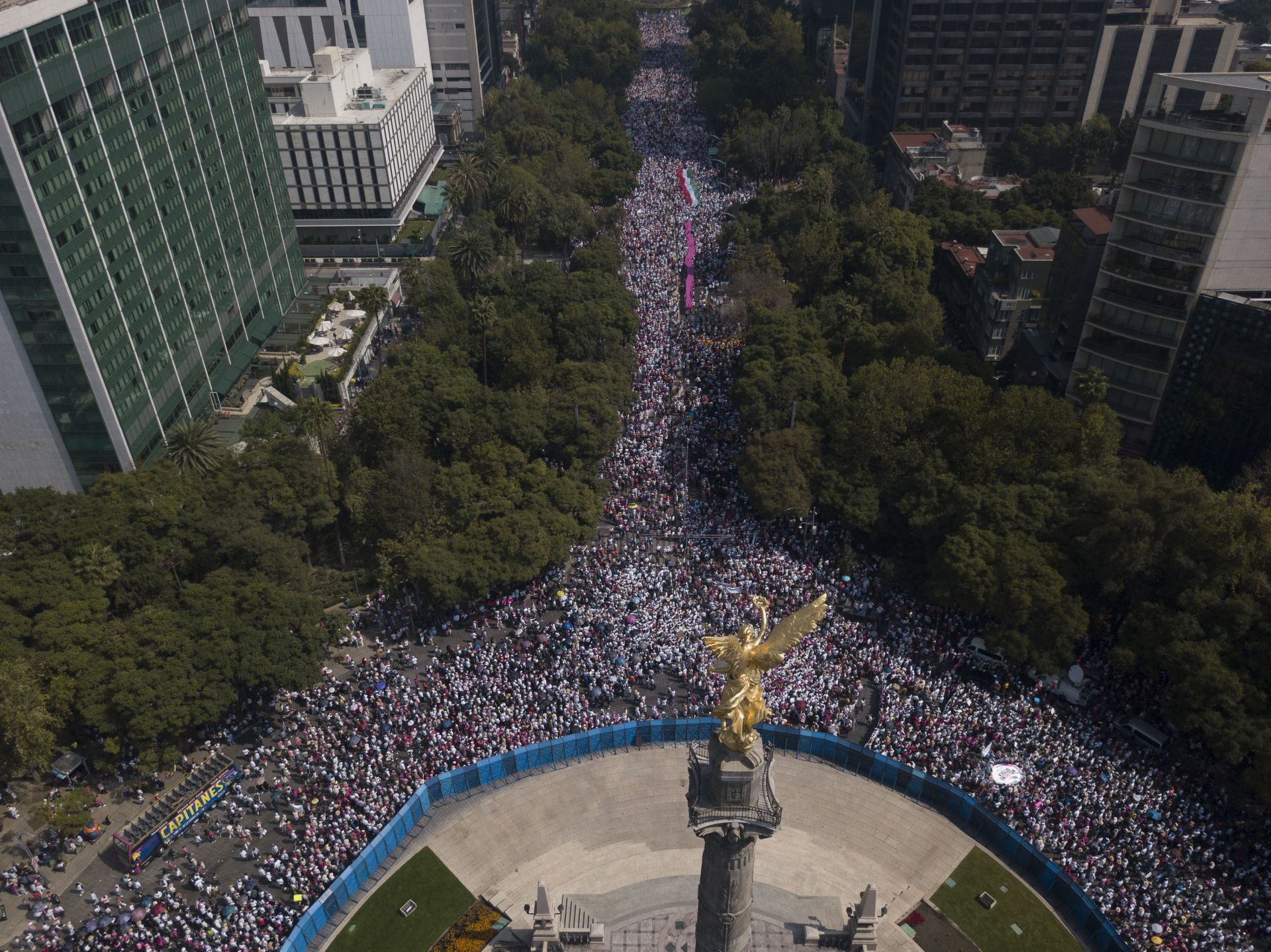 Thousands of Mexicans came out to march in defense of democracy.  Photo: Darkroom