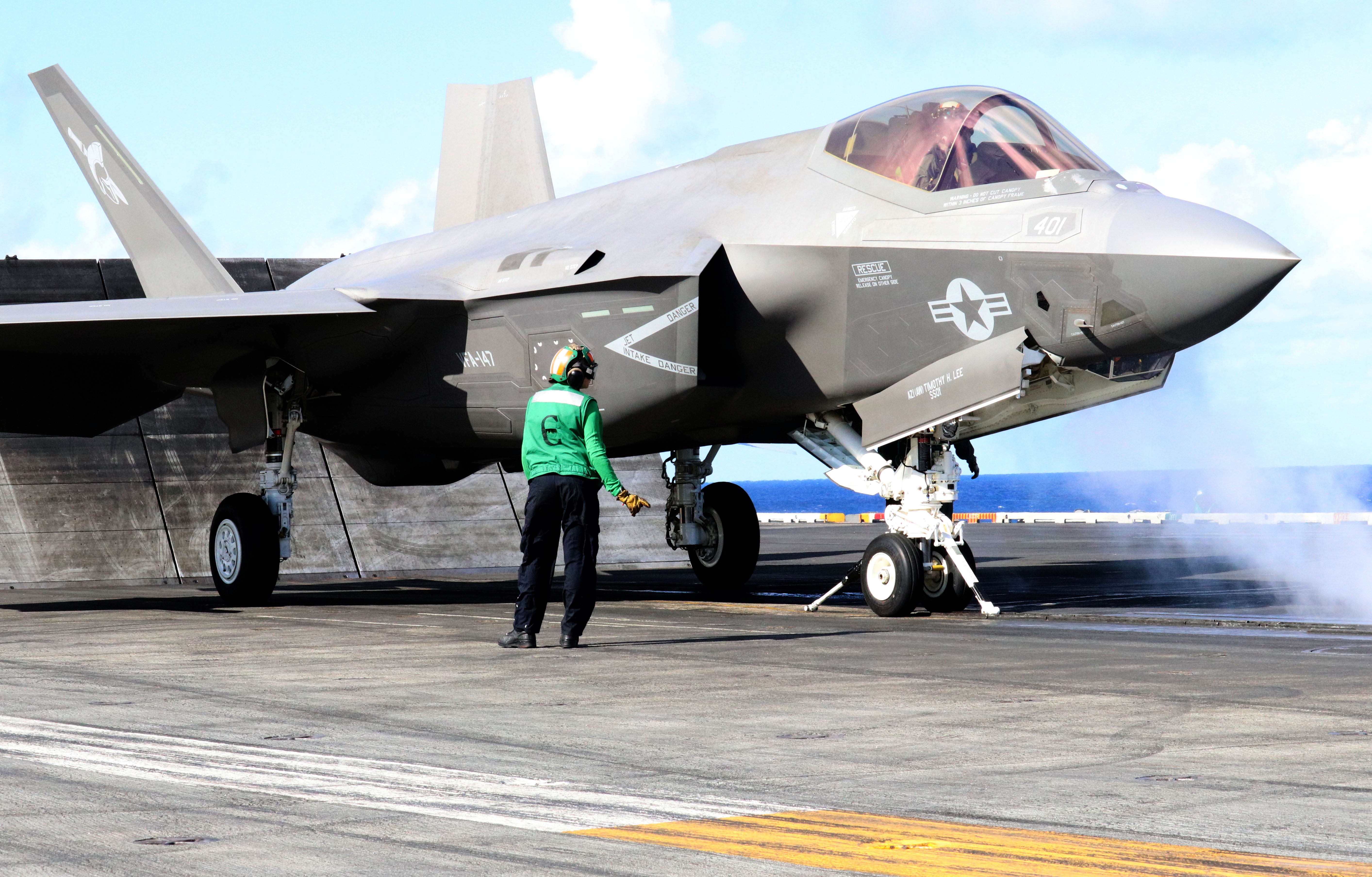 FOTO DE ARCHIVO. El F-35C se prepara para catapultarse desde la cubierta del USS Carl Vinson en el Pacífico Occidental, al sur de Japón, el 30 de noviembre de 2021. REUTERS/Tim Kelly
