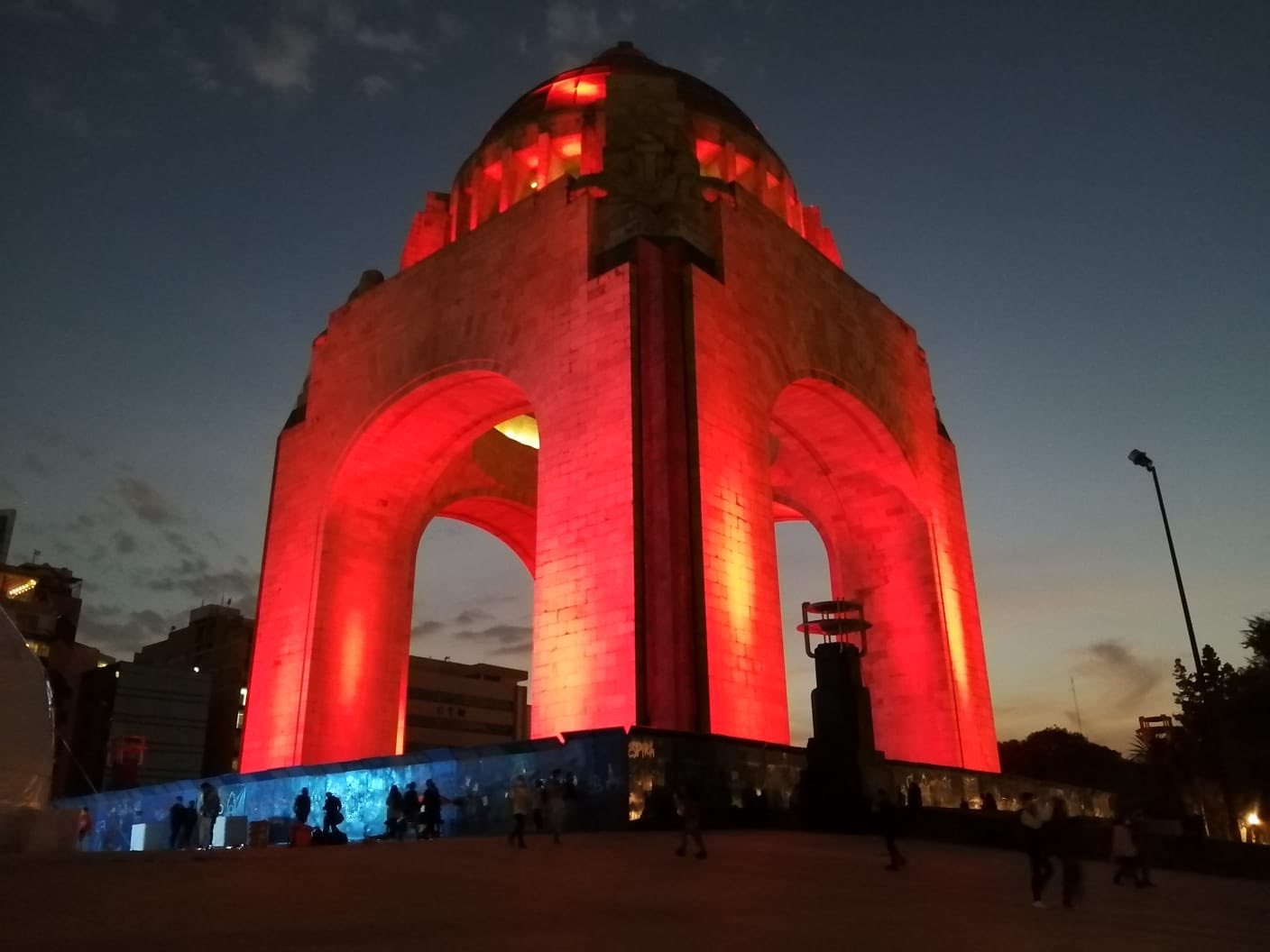 Monumentos En Cdmx Se Iluminaron De Color Rojo Por El Día Mundial De La