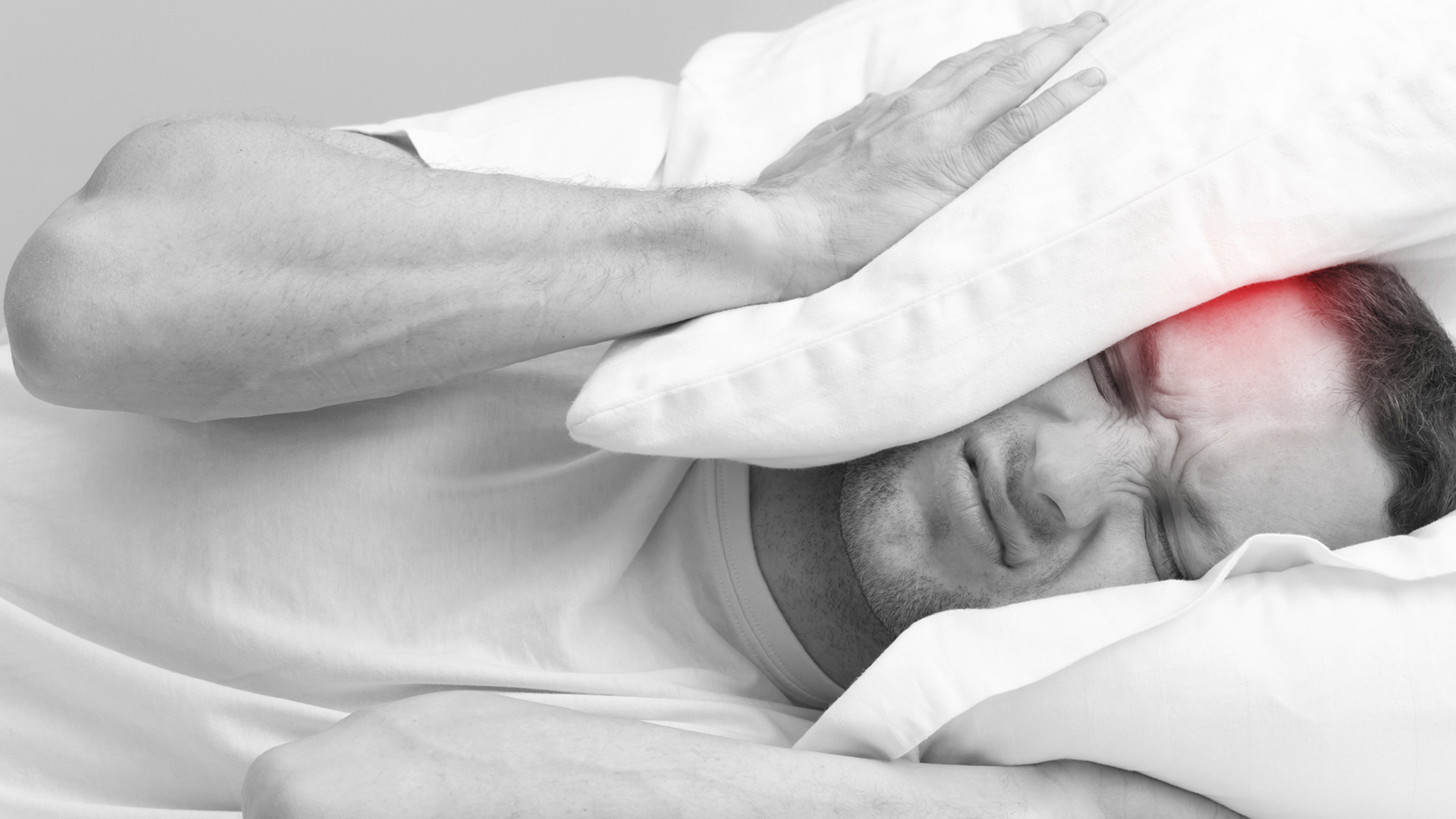 Si los dolores de cabeza empeoran por la mañana o despiertan del sueño pueden ser una señal de los tumores cerebrales. Requieren consulta médica/Archivo