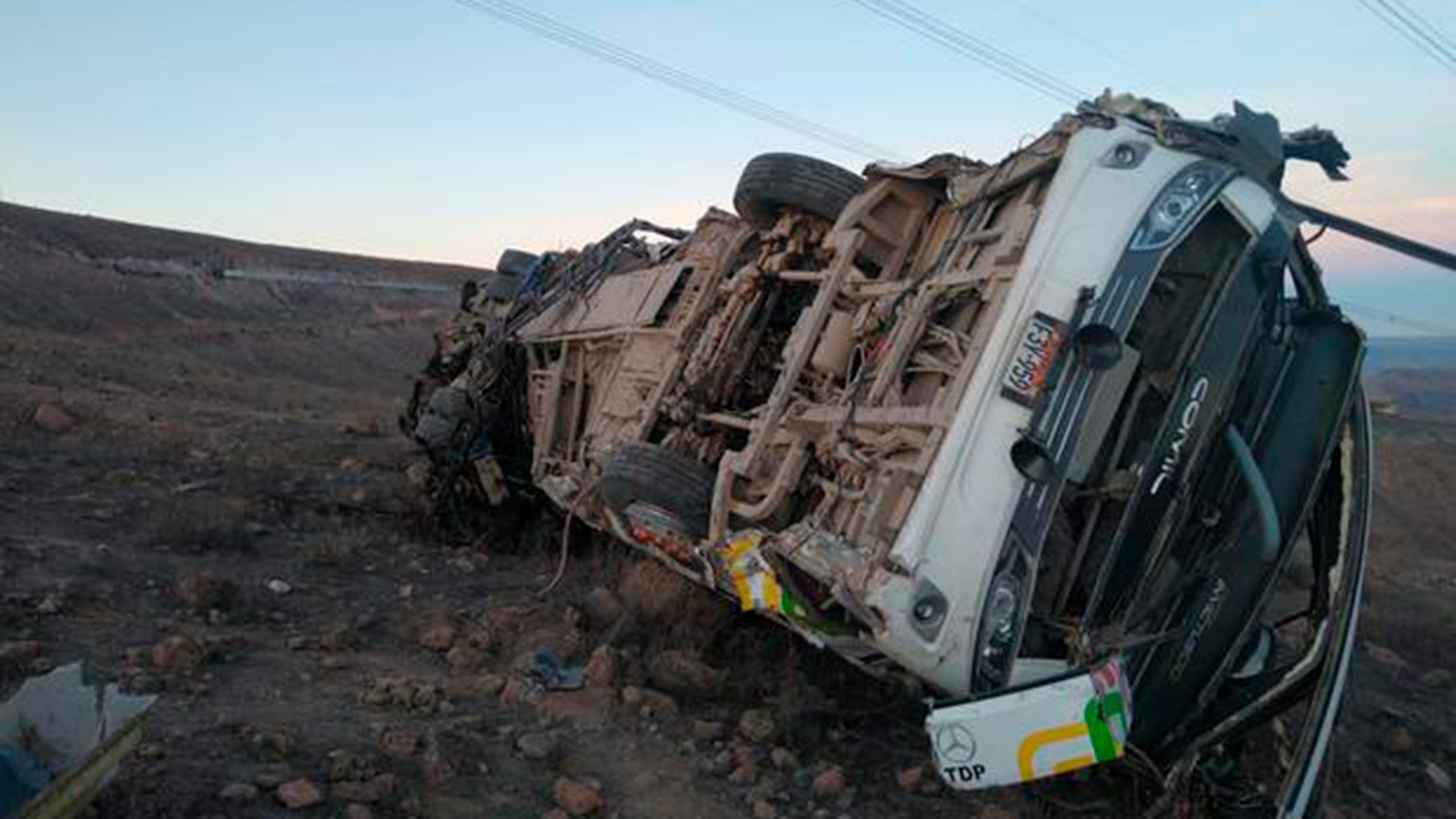 El autobús en el que murieron al menos 27 mineros, en la zona de Nasca