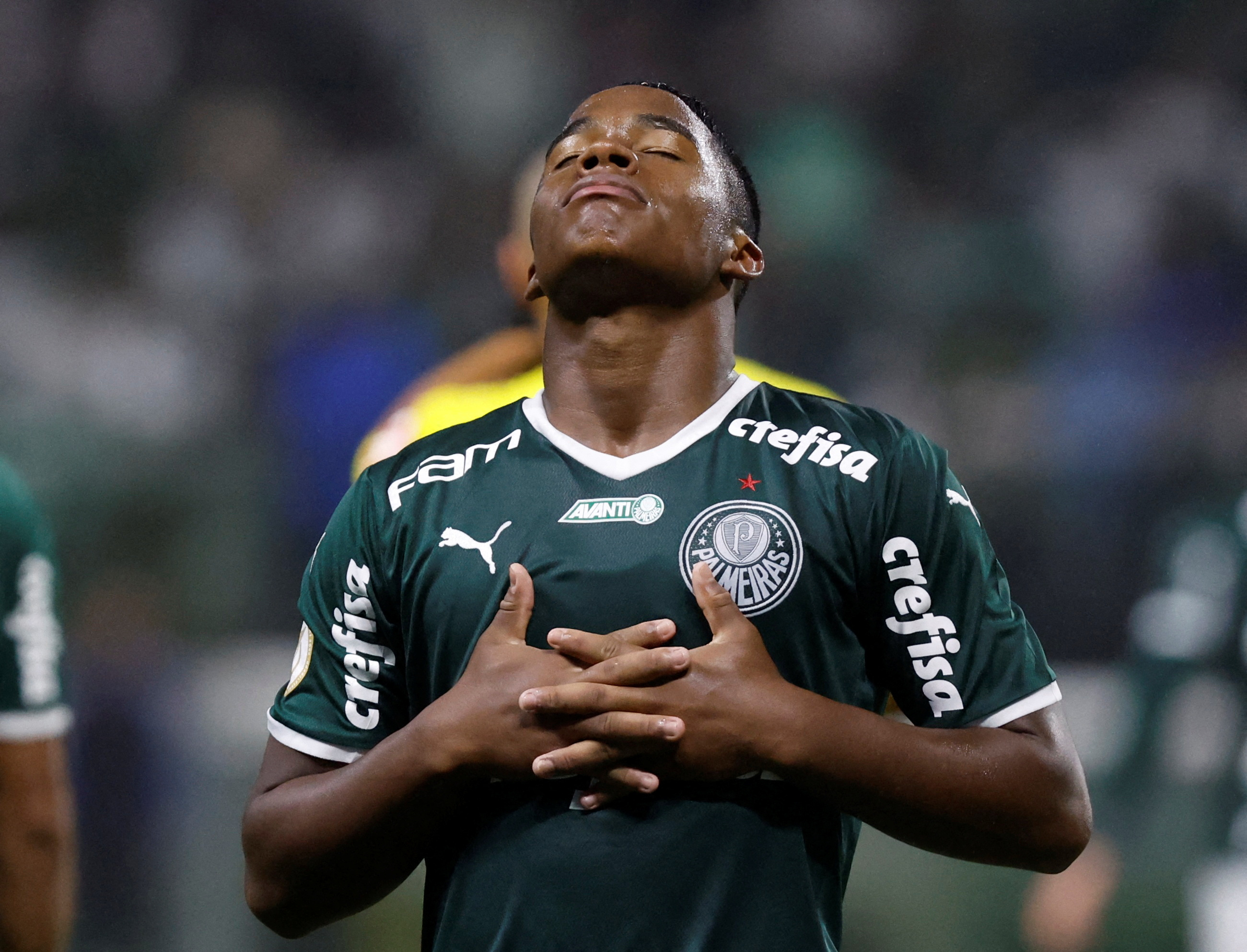 Endrick, a jewel of Palmeiras and a fan of Cristiano Ronaldo, as in this celebration, will reinforce Real Madrid (REUTERS/Amanda Perobelli/File Photo)