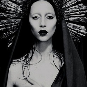 Fotos de Gaga carcaterizada como María Magdalena descartas pra la portada oficial del sencillo 
(Foto: Twitter@ladygaga)