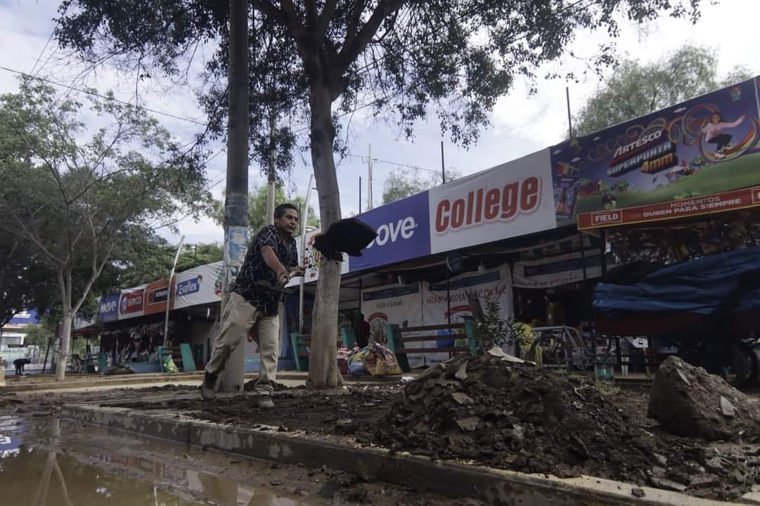 Tras huaico, producto de las precipitaciones, la ciudad de Trujillo quedó cubierta de lodo. (Diario La Industria)