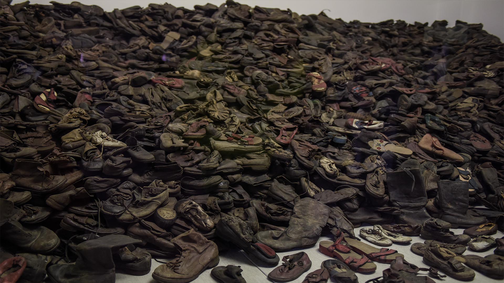 Zapatos confiscados a los prisioneros, hoy en uno de los muchos museos sobre el Holocausto (Auschwitz-Birkenau Museum)