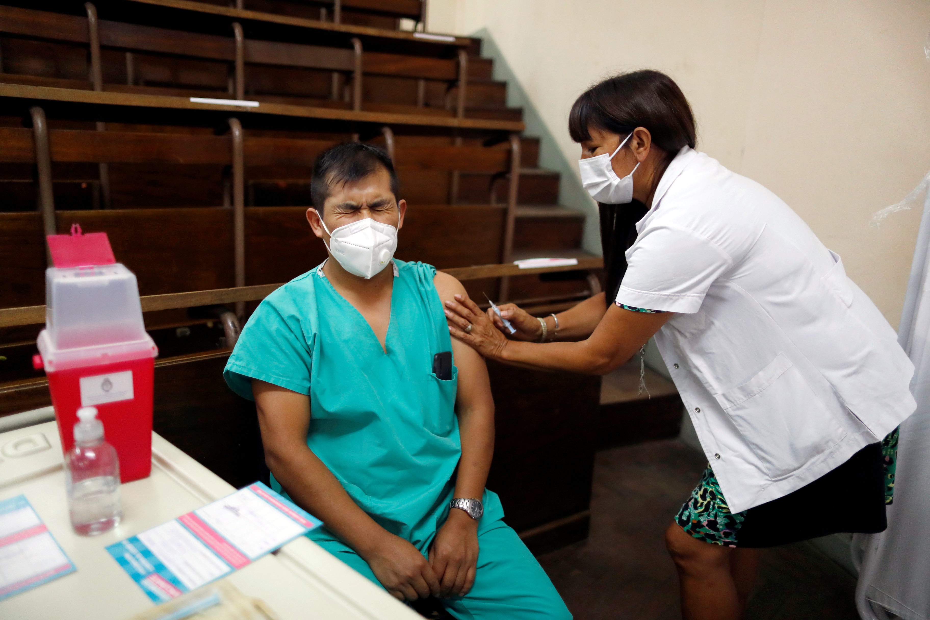 En diciembre, se había estimado en base al Registro Federal de Personal Sanitario que se iban a vacunar inicialmente 763.000 trabajadores de la salud en Argentina
REUTERS/Agustin Marcarian