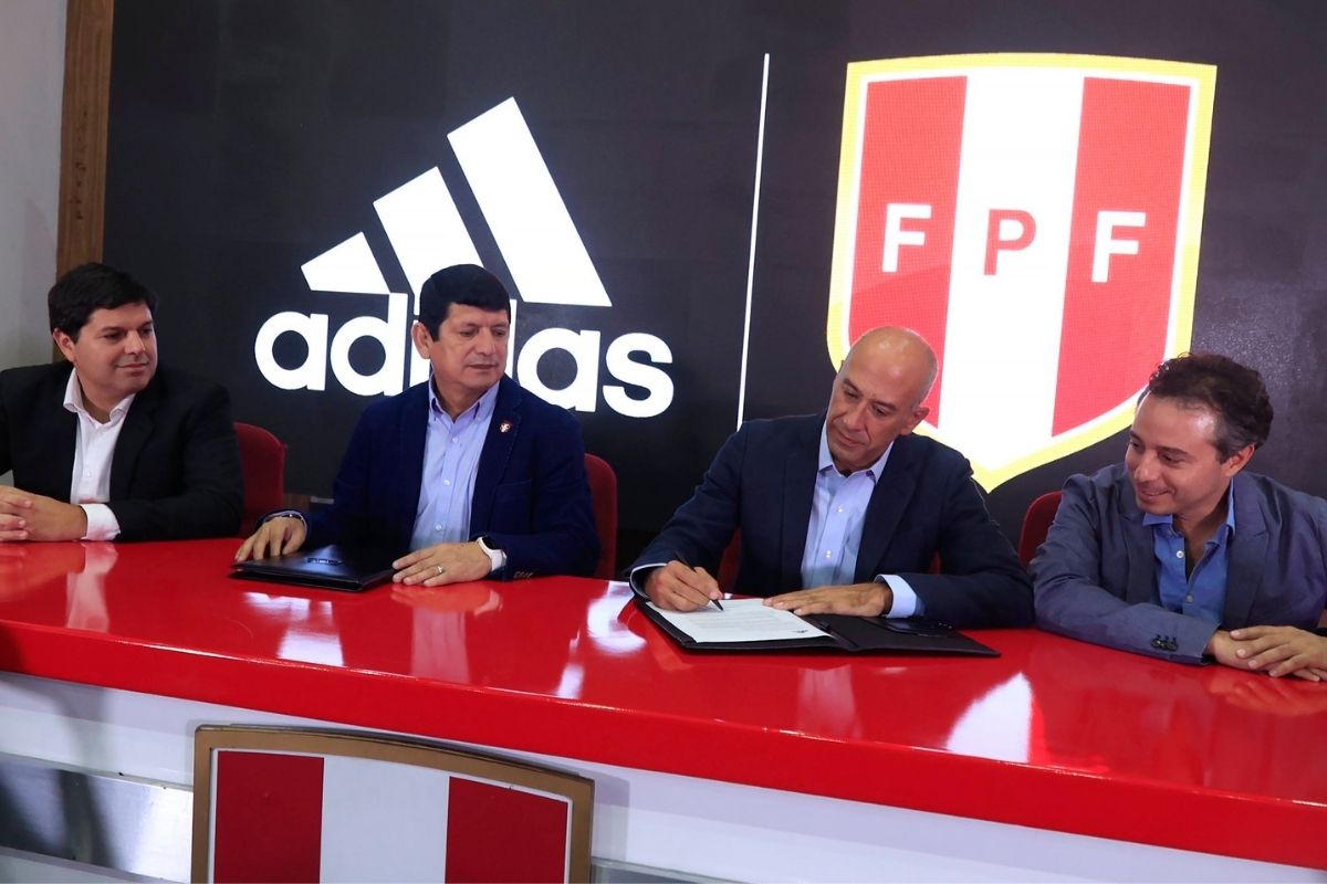 desastre grupo Guerrero Selección peruana: Adidas volverá a vestir a la 'blanquirroja' a partir del  2023 - Infobae