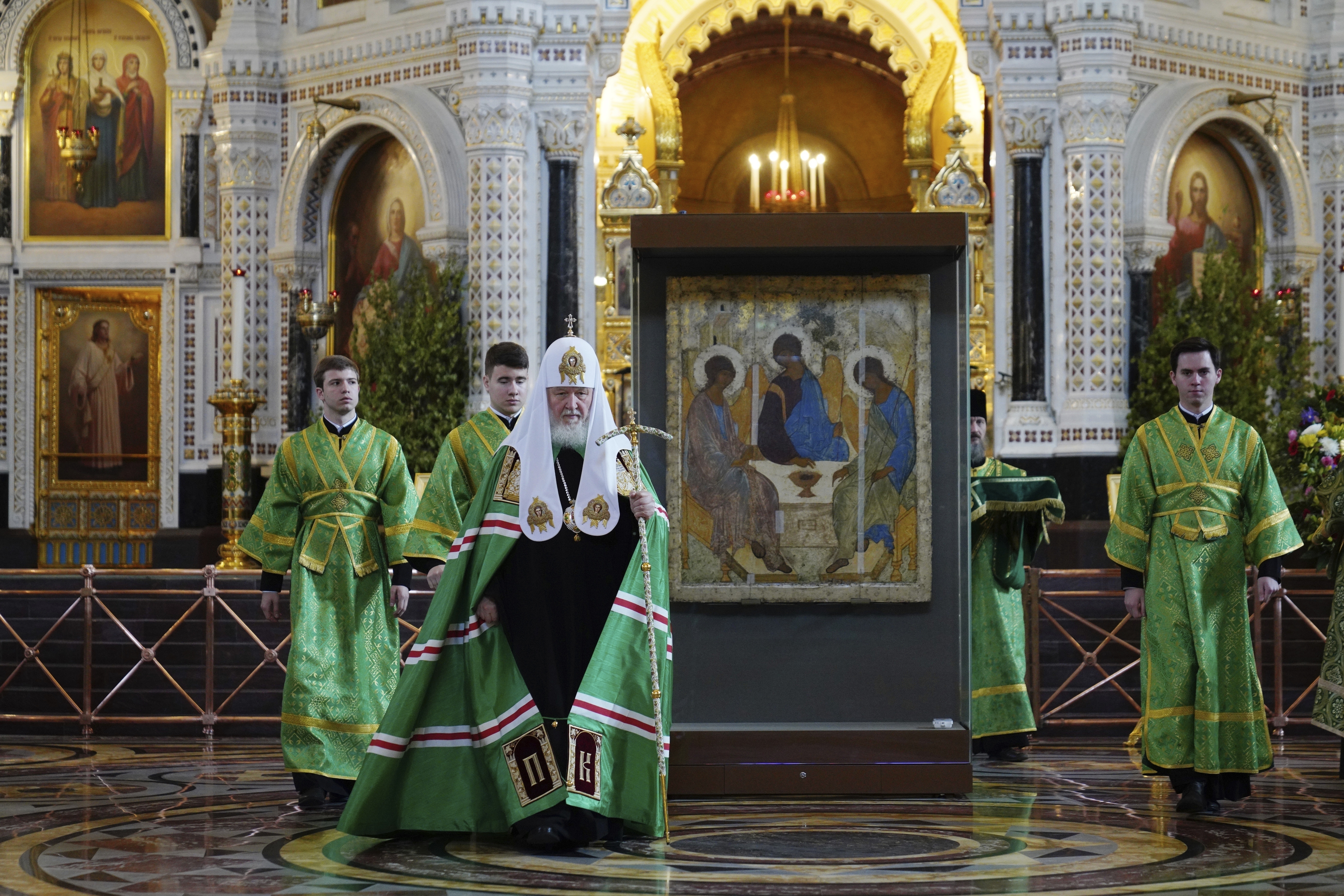 El patriarca Cirilo de Moscú encabeza una liturgia con la obra de Rublev (Oleg Varov/Servicio de Prensa de la Iglesia Ortodoxa Rusa vía AP)