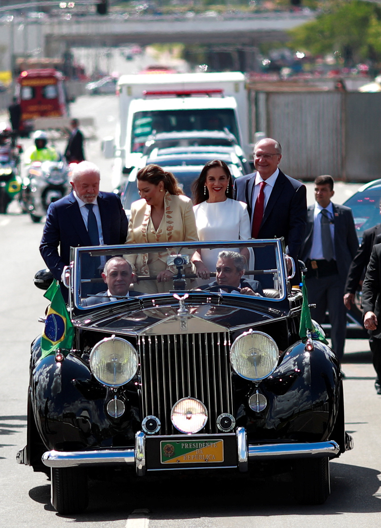 La caravana del presidente electo de Brasil, Luiz Inácio Lula da Silva, cerca del Palacio de Planalto en Brasilia, Brasil, 1 de enero de 2023. (REUTERS)