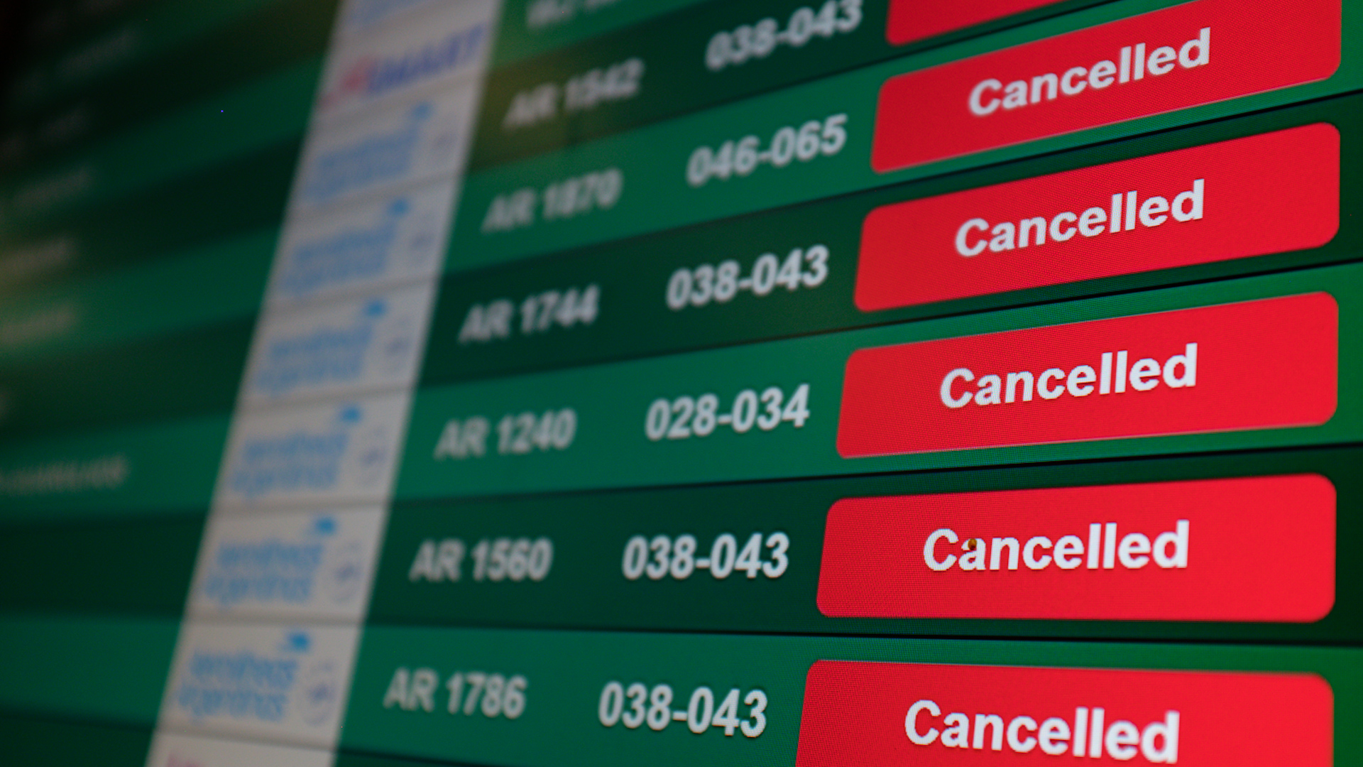 Vuelos comerciales: cu&aacute;les ser&aacute;n los servicios m&iacute;nimos que deber&aacute;n garantizarse durante los conflictos gremiales 