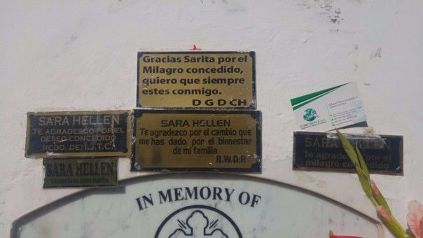 Así veneran a Sarah Ellen en su tumba, en Pisco. Foto: RPP