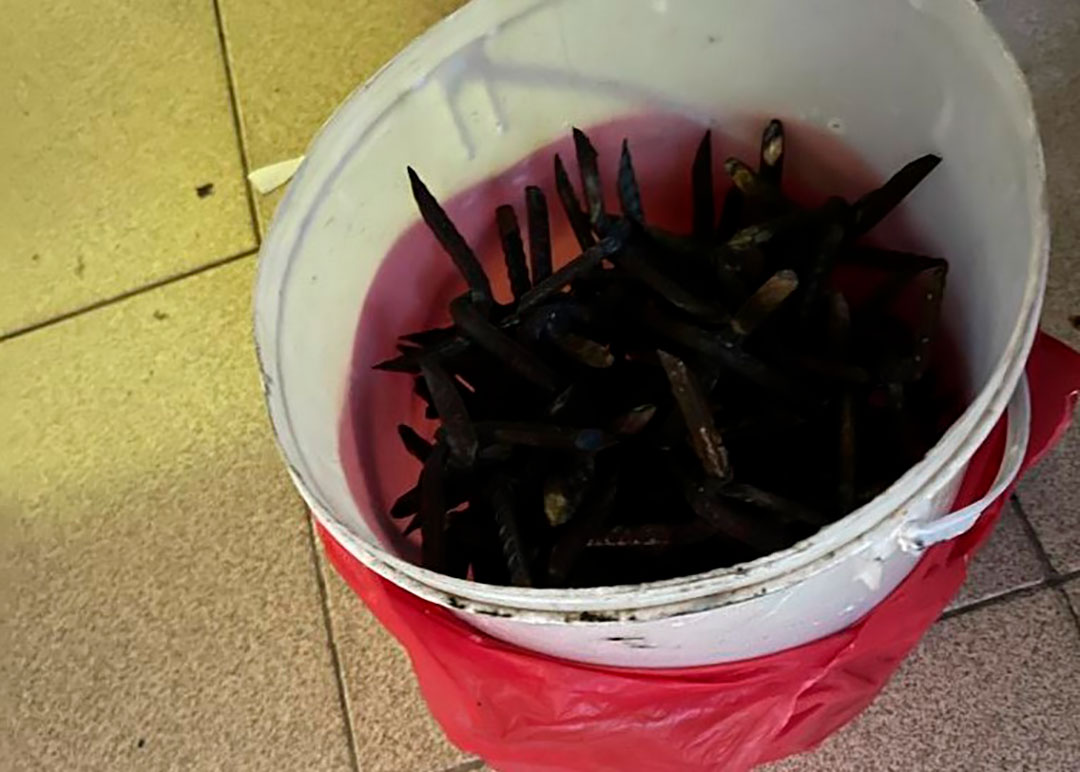 Los clavos "miguelitos" que usaba el capo.