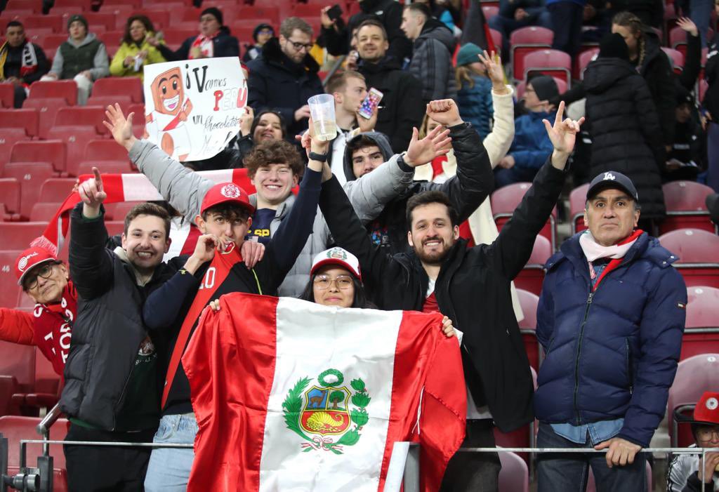 Perú vs Alemania EN VIVO: hinchas alientan a la ‘bicolor’ en el Mewa Arena