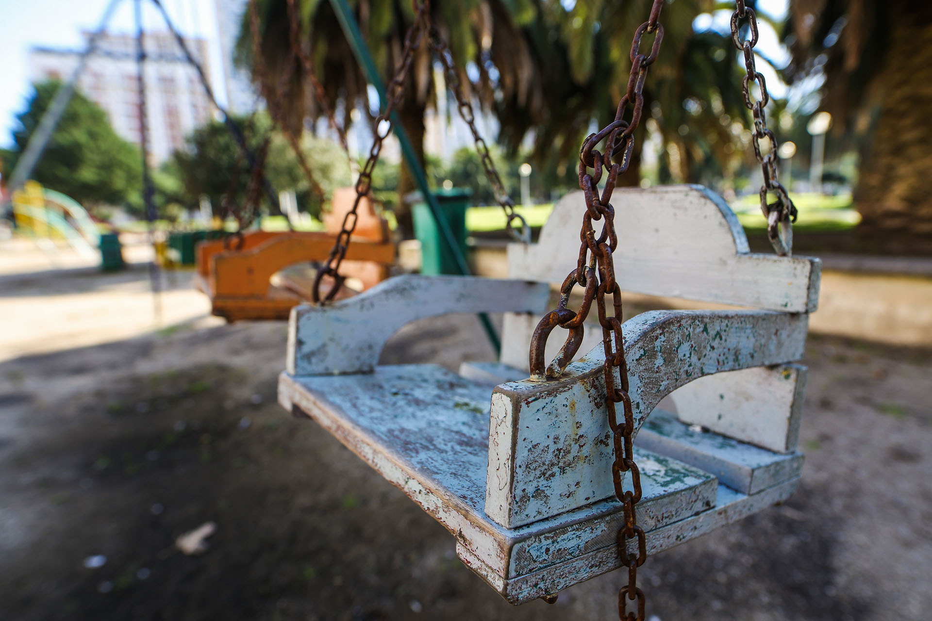 Los juegos de las plazas permanecieron vacíos. La flexibilización de la cuarentena no implicó las salidas recreativas (Christian Heit)