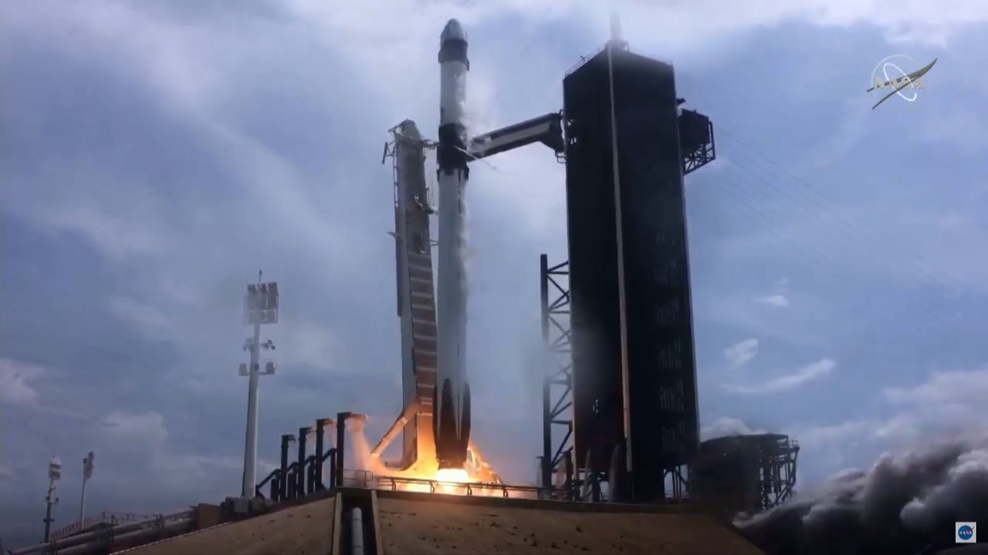 Histórico Lanzamiento De Spacex Por Primera Vez Una Empresa Privada Se