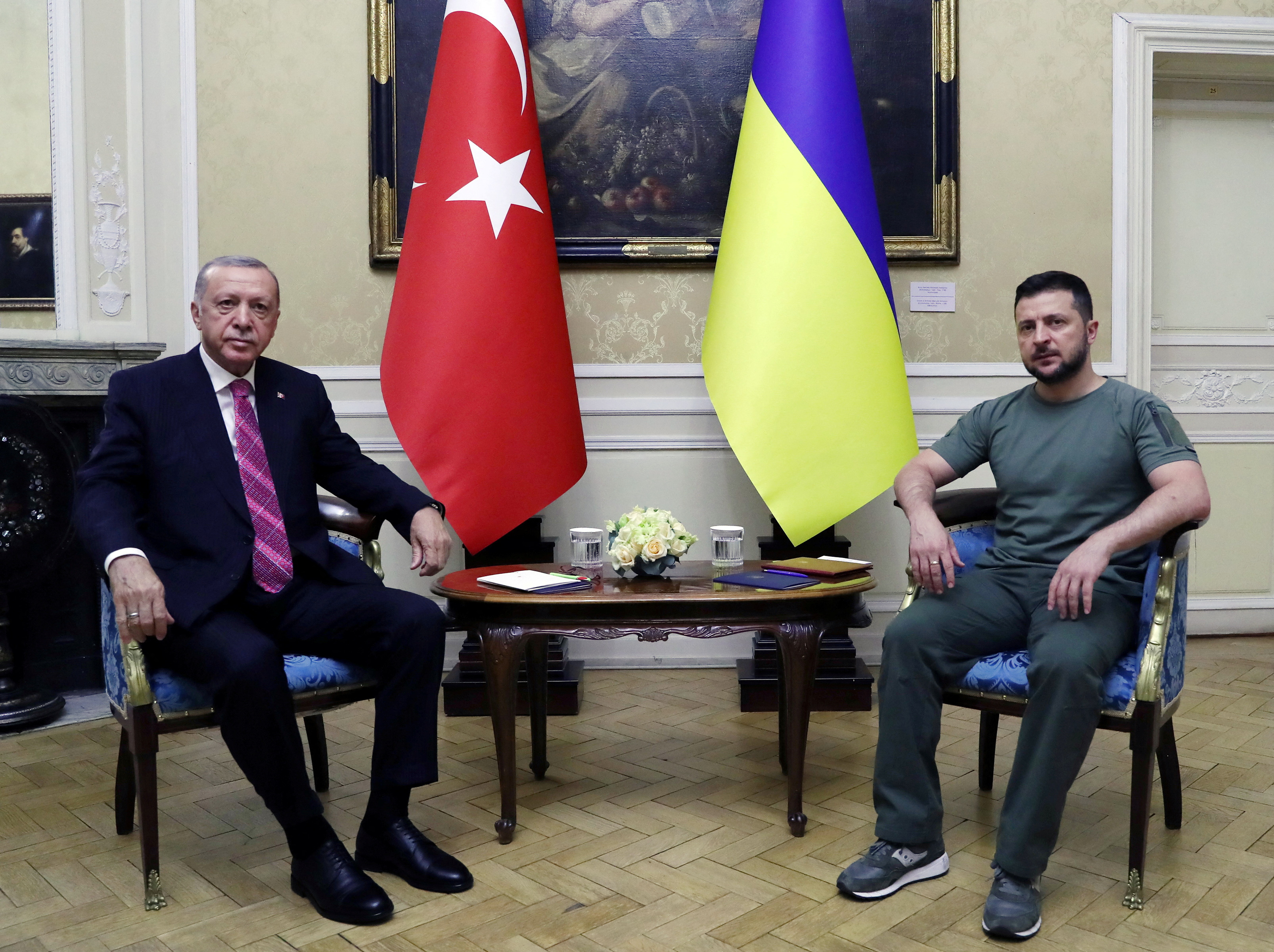 Volodimir Zelensky recibió a Recep Tayyip Erdogan en Lviv y ambos se reunirán con el secretario general de la ONU