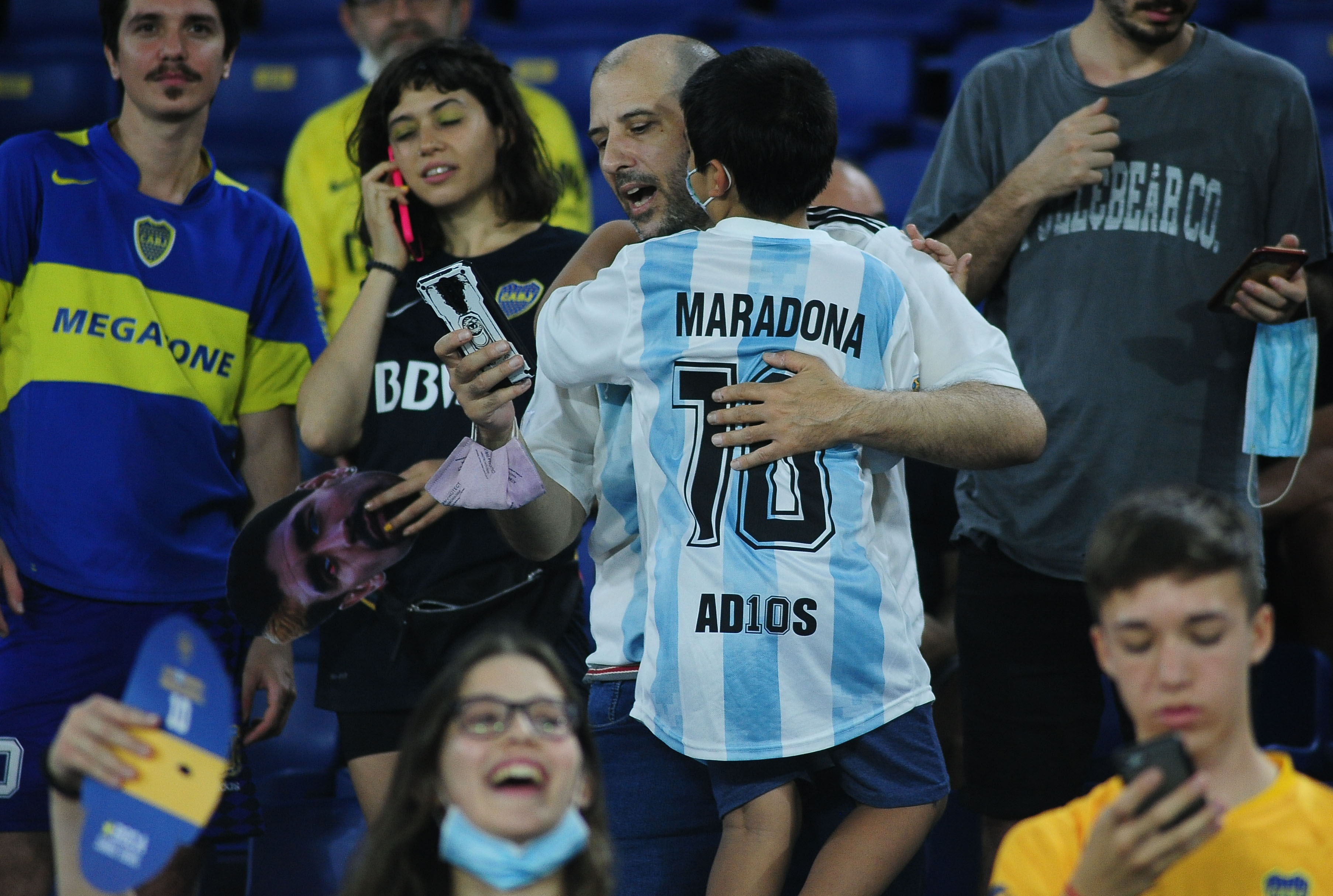 No faltaron las camisetas con el 10 de Maradona (FotoBaires)