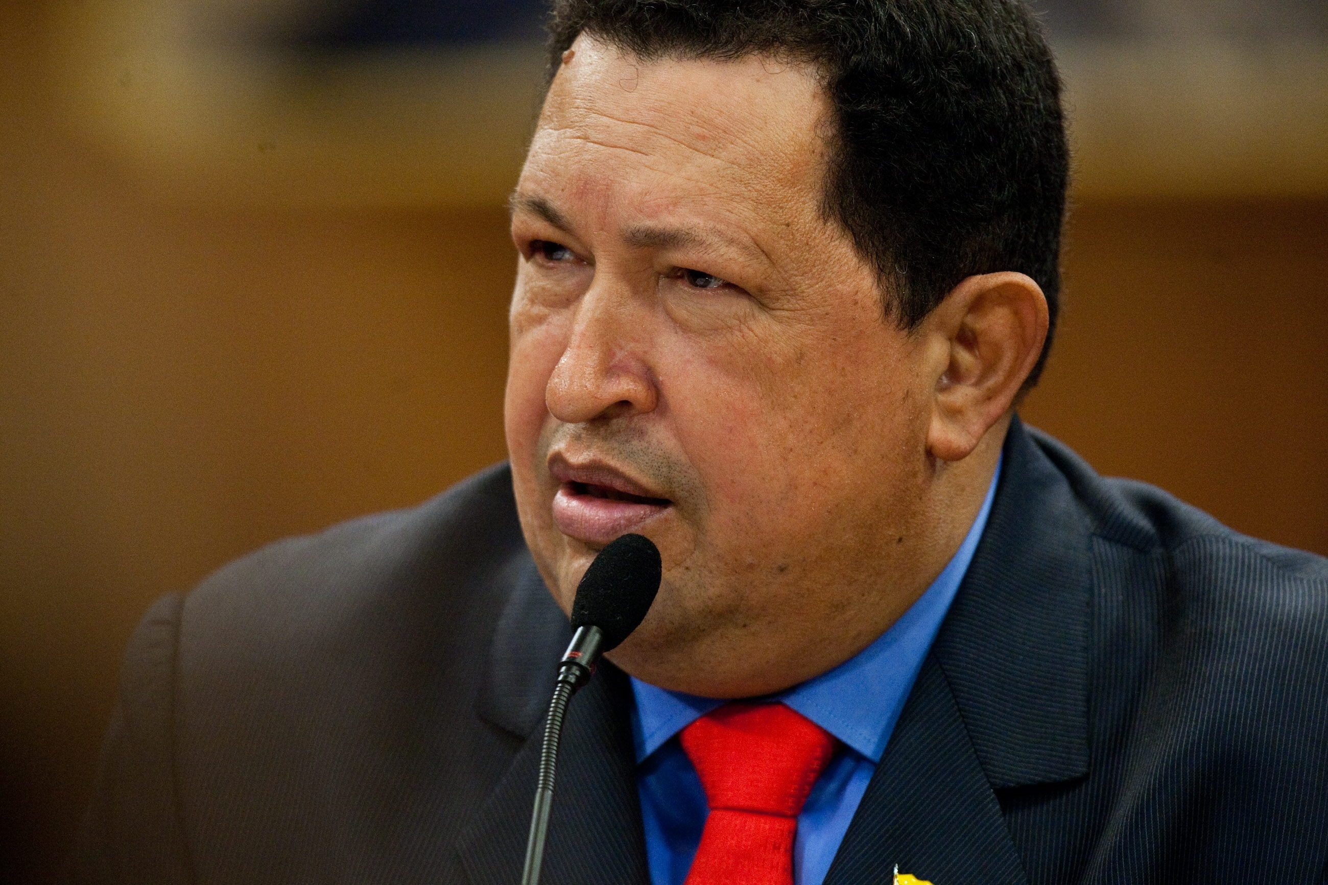 Provea defendió a todo tipo de víctimas, entre ellas, Hugo Chavez durante sus años en prisión -1993-1994- a fin de constatar su situación (EFE)