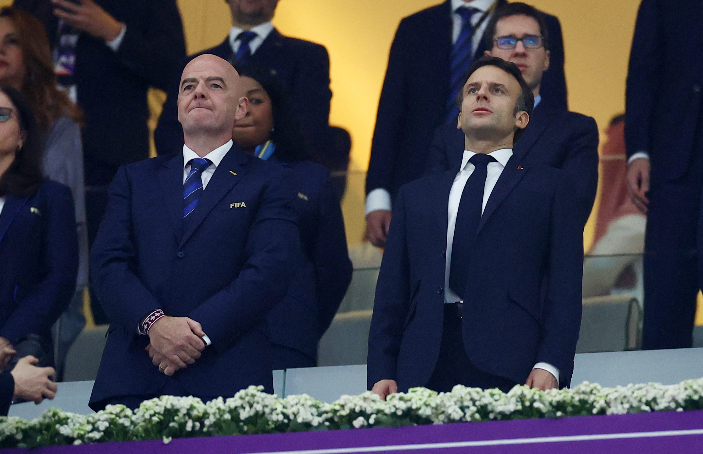 Emmanuel Macron vio la semifinal entre Francia y Marruecos en Al Bayt Stadium, junto al titular de la FIFA, Gianni Infantino. REUTERS/Kai Pfaffenbach