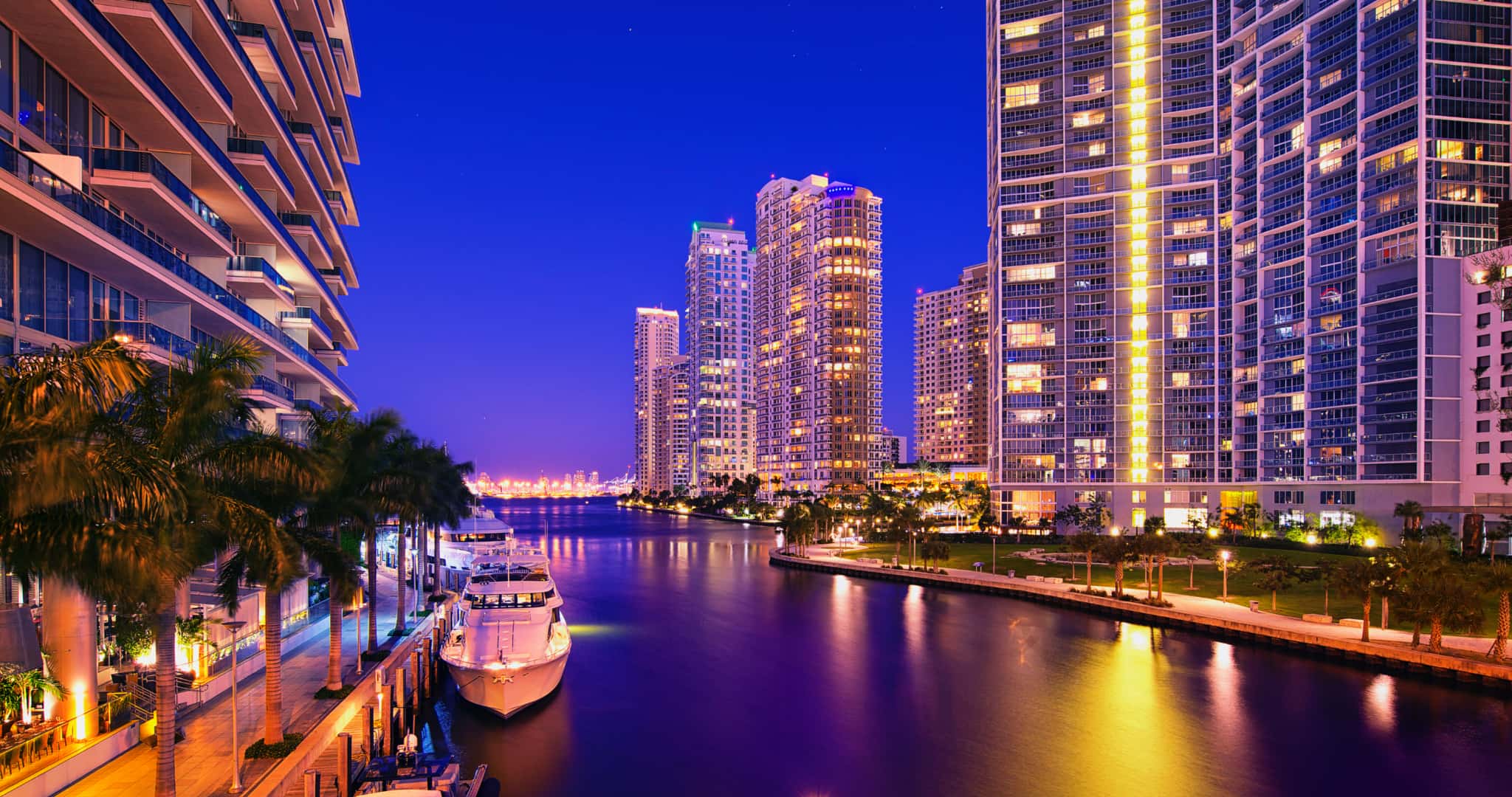 Rascacielos, agua y yates son lo que definen a este céntrico barrio de la ciudad de Miami (Tarrabella Realty)