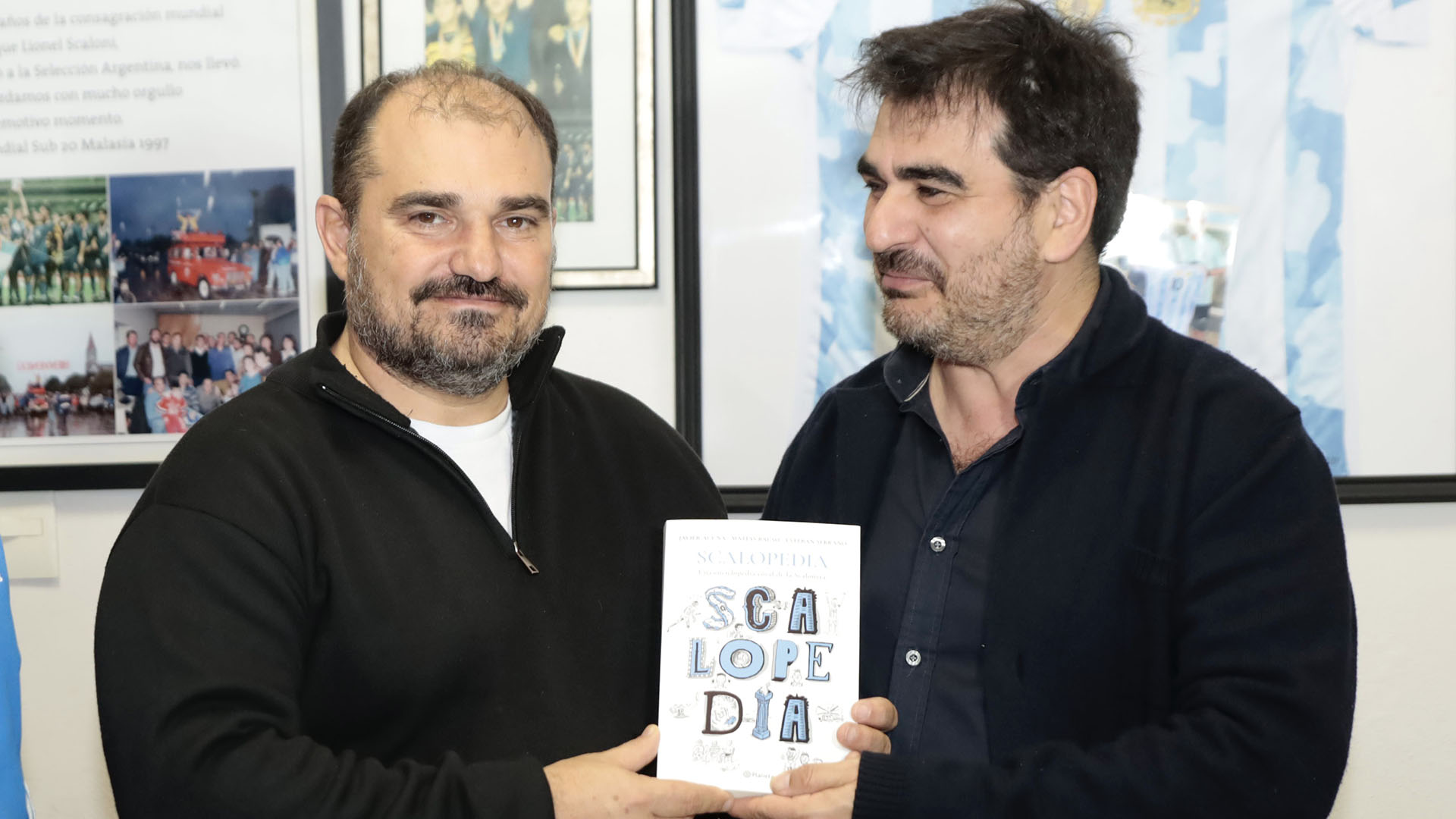 Pujato, la ruta 33 y una enciclopedia en tiempos mundialistas: la "Scalopedia" busca el secreto del ciclo argentino en el pueblo del DT