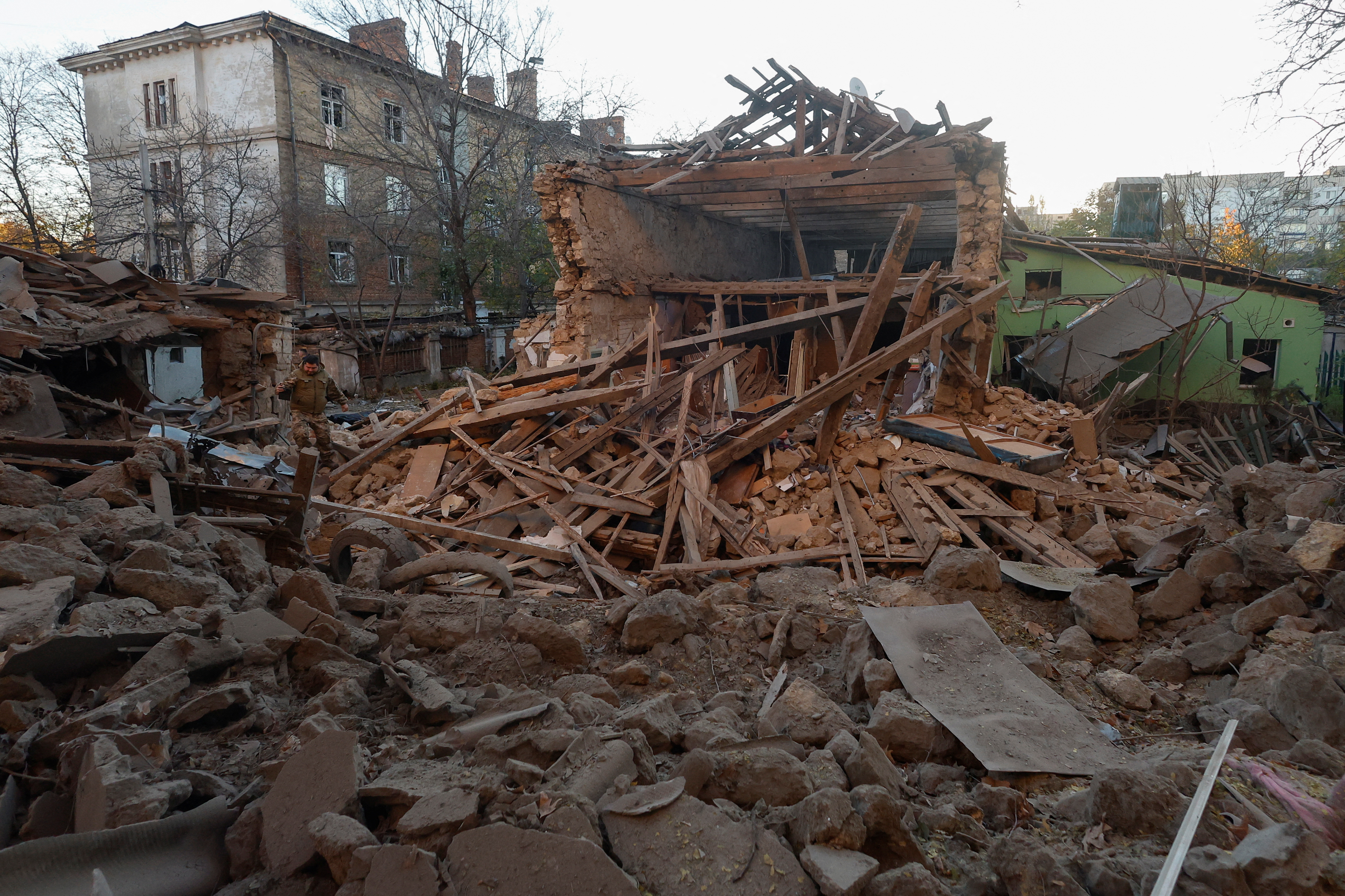 Hogares destruidos por misiles en Mykolaiv (Reuters)