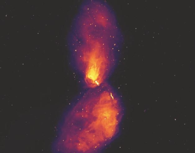 22-12-2021 Centaurus A es una galaxia activa elíptica gigante a 12 millones de años luz de distancia. En su corazón se encuentra un agujero negro con una masa de 55 millones de soles..

Astrónomos han producido la imagen más completa de emisión de radio del agujero negro supermasivo que se alimenta activamente más cercano a la Tierra.

POLITICA INVESTIGACIÓN Y TECNOLOGÍA
ICRAR/CURTIN AND CONNOR MATHERNE LSU
