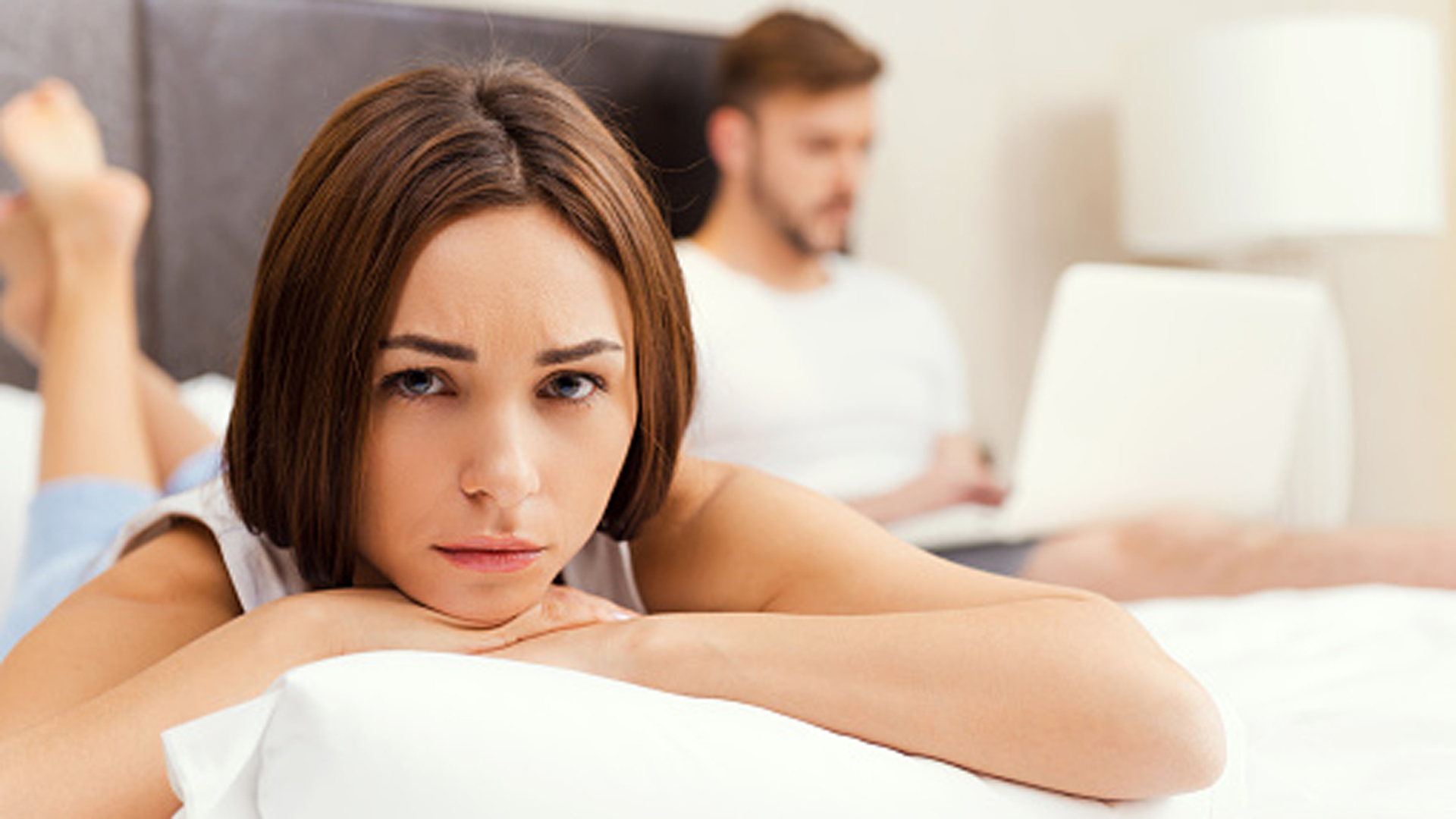 Por qué las mujeres esperan menos placer en la cama, según la ciencia