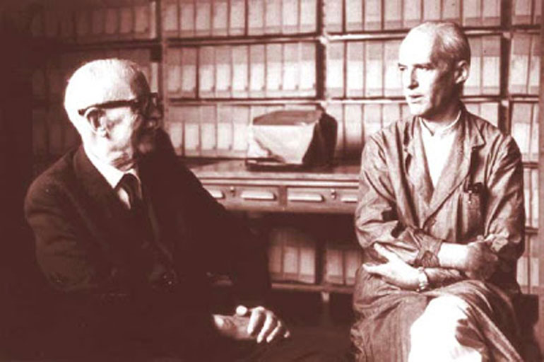Bernardo Houssay (izquierda) junto a uno de sus más destacados discípulos, el también Premio Nobel Luis Federico Leloir (derecha) 

