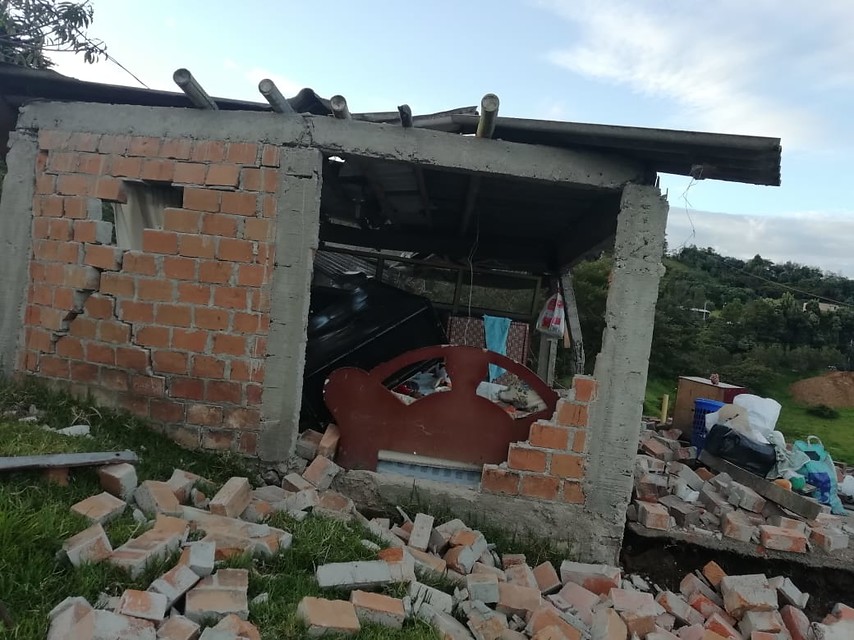 Bogotá 12 de junio de 2018. Hacia las 4:36 de la mañana de este martes, un fuerte sismo sacudió parte del departamento de Nariño que dejó como saldo la muerte de dos personas.