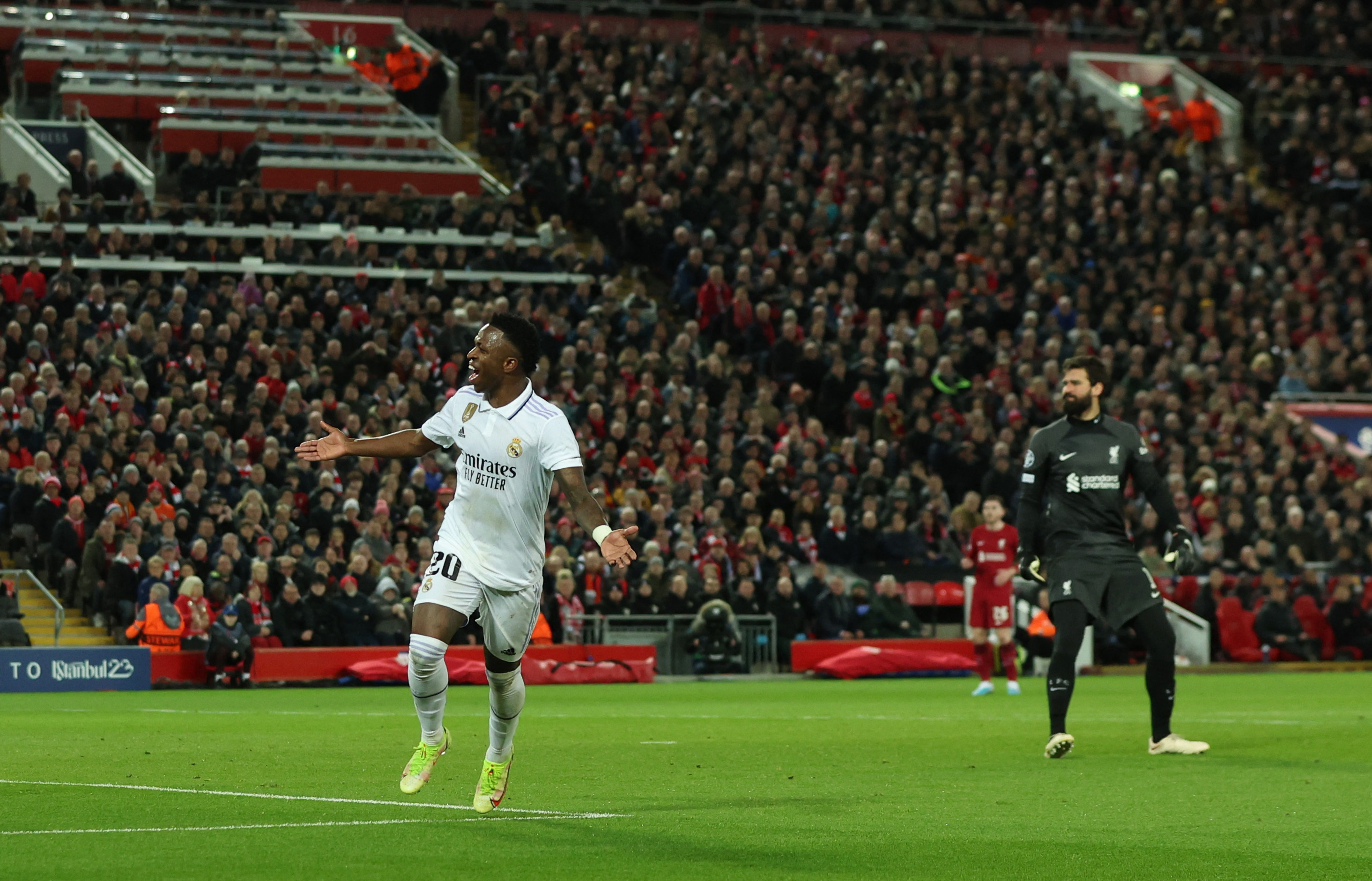 Vinicius Junior celebra el segundo gol del Real Madrid. Foto: REUTERS/Phil Noble