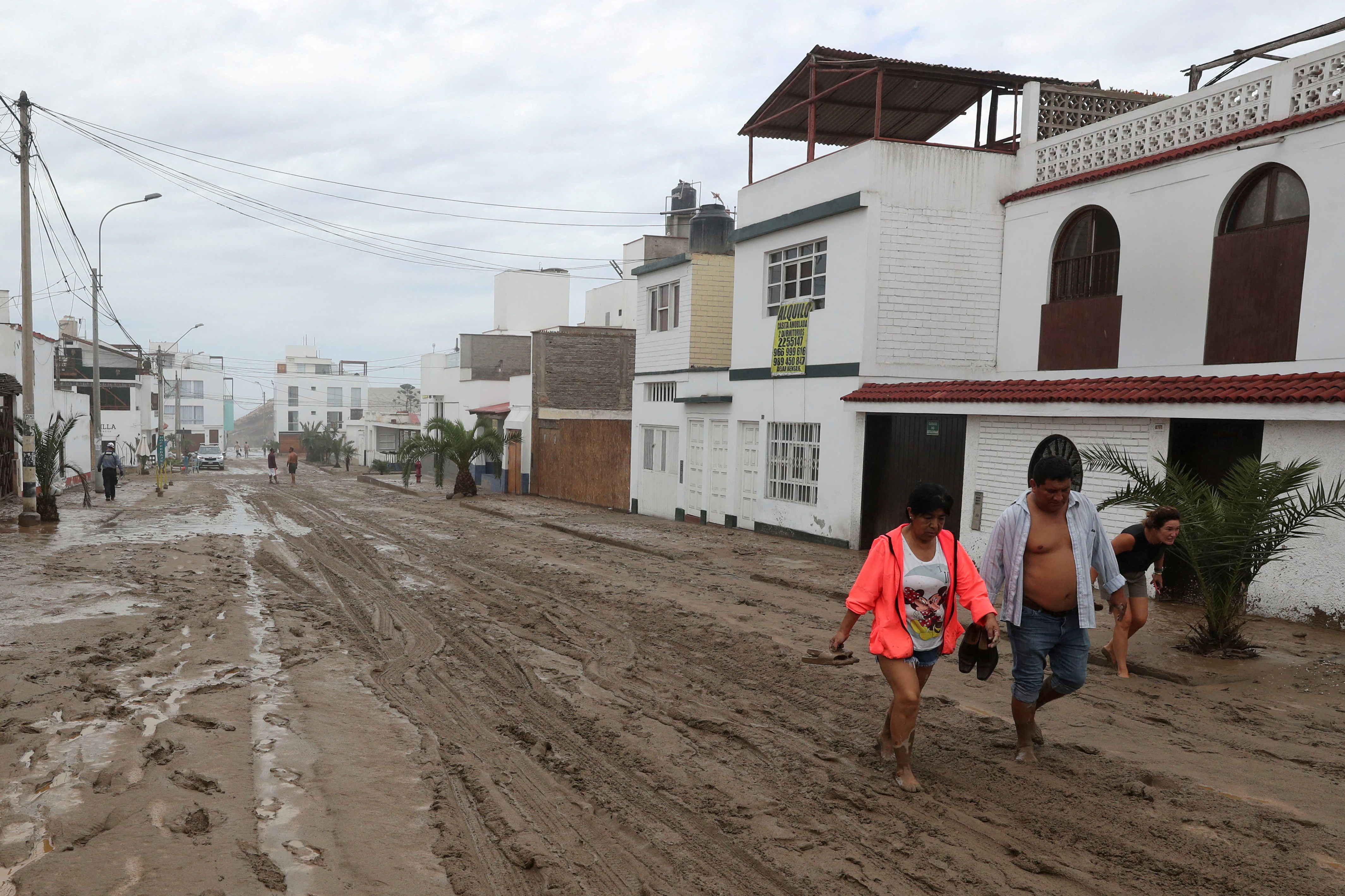 Gobierno declara Estado de Emergencia en Ancón, Pucusana, Punta Hermosa, Punta Negra, San Bartolo y Santa María - Infobae