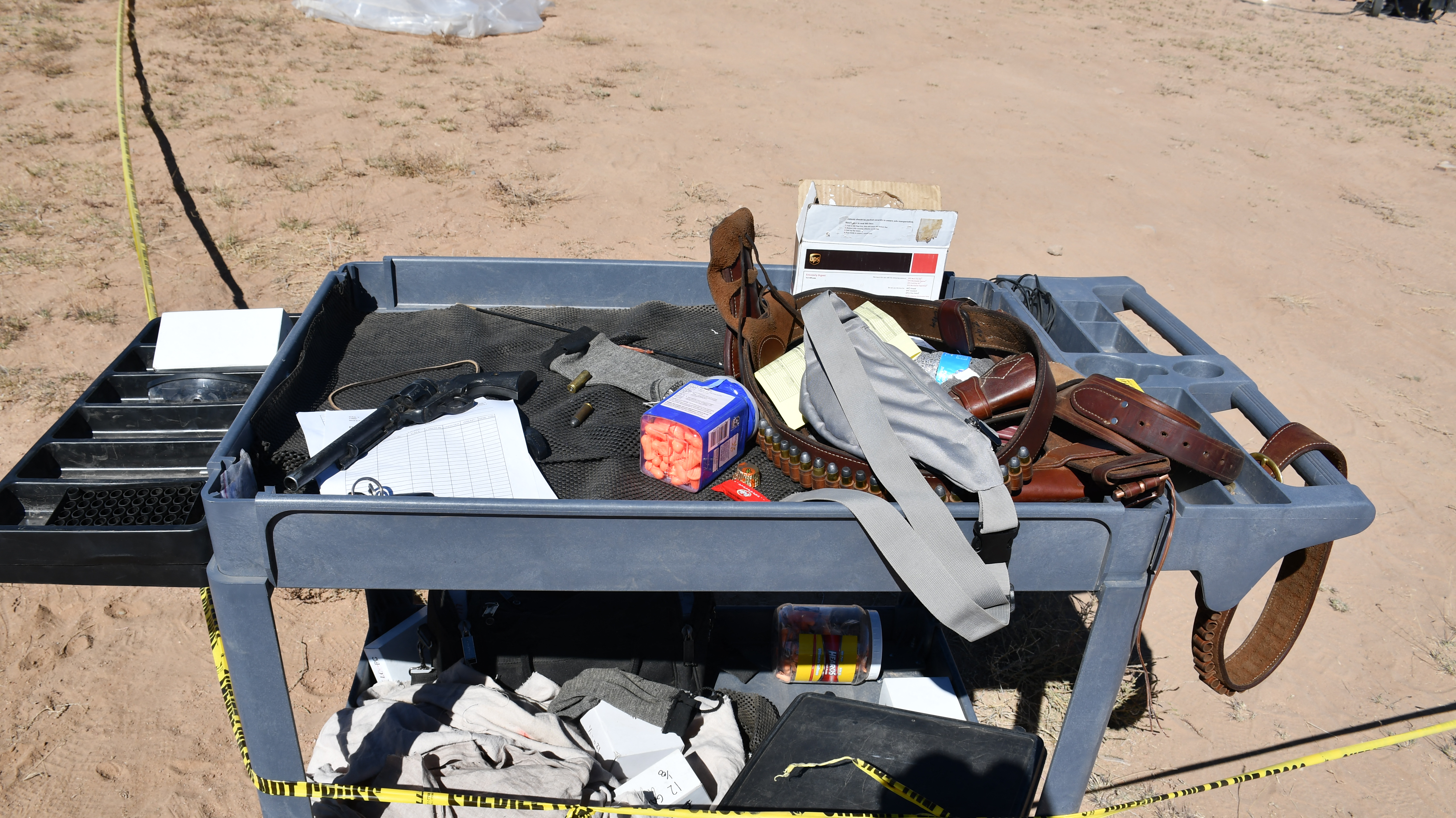 Armas de utilería en el set de filmación (Oficina del alguacil del condado de Santa Fe/ AFP)