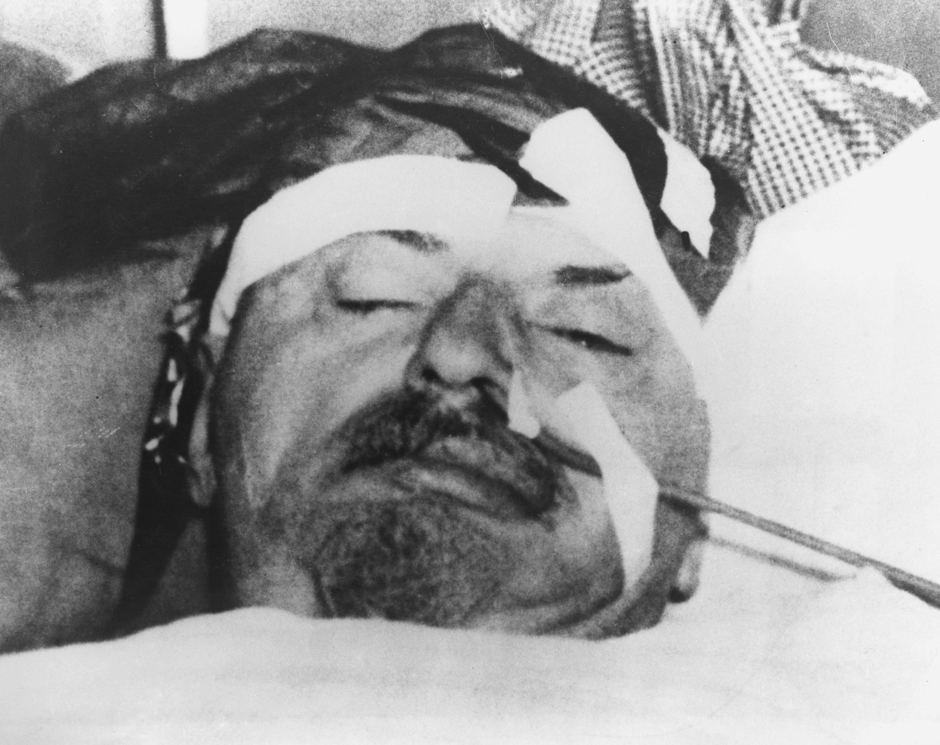 Mercader golpeó a Trotsky con una piqueta de alpinista y el revolucionario murió al día siguiente. Stalin había ordenado la muerte de su adversario, a quien odiaba y temía. (Getty)