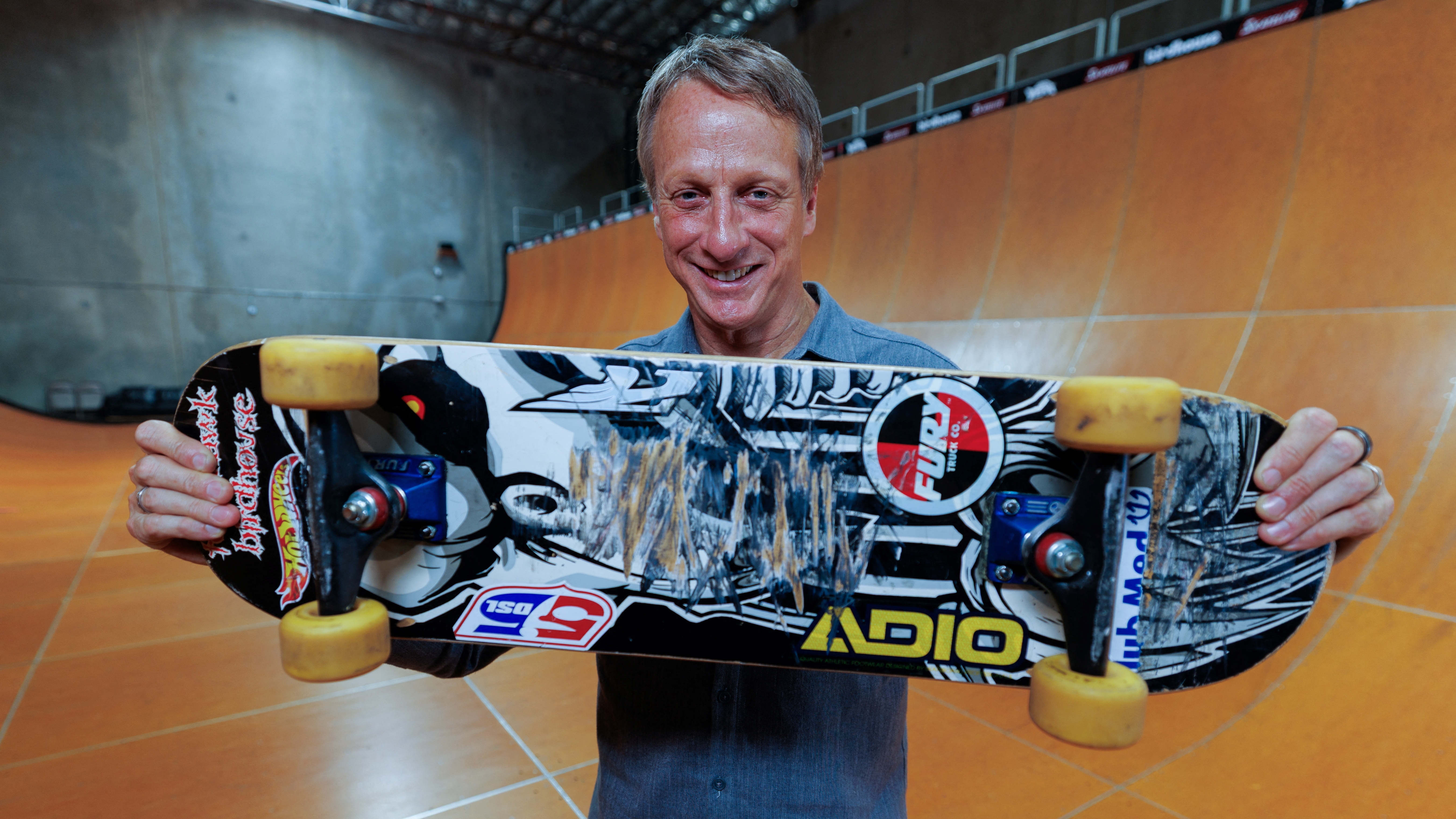 57 レア TONY HAWK スケボー 32インチ 57 レア TONY HAWK スケボー 32