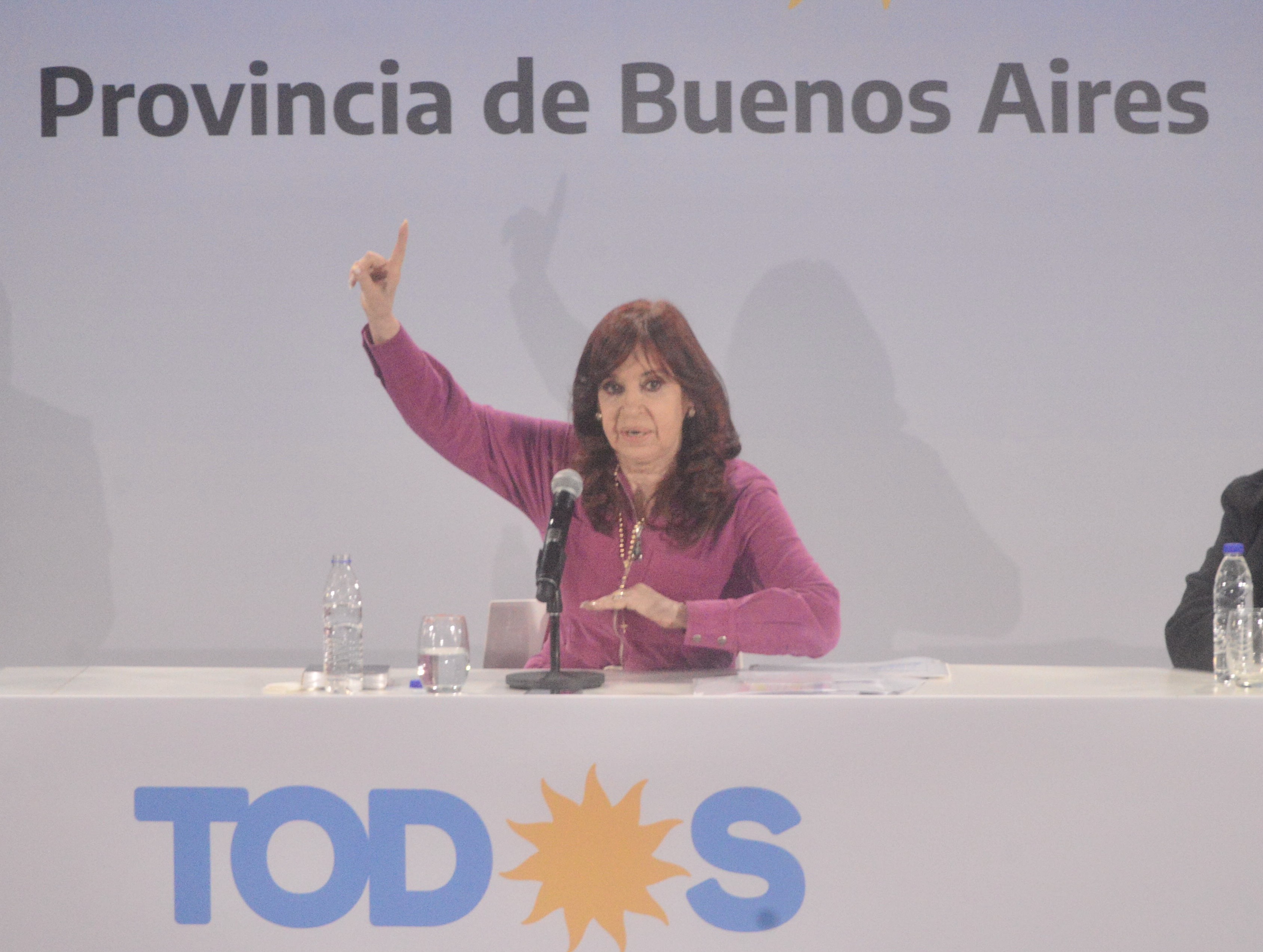 Cristina Kirchner en el acto de Ensenada, el 2 de julio de 2022, el día que la renuncia por Twitter de Guzmán le robó cámara
(Crédito: Aglaplata)