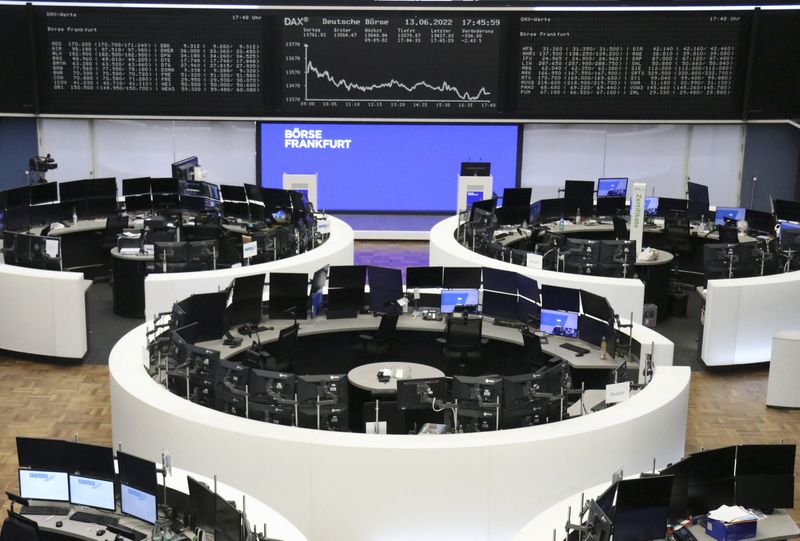DATEIFOTO: Diagramm des deutschen Aktienindex DAX an der Börse in Frankfurt, Deutschland, 13. Juni 2022. REUTERS/Mitarbeiter