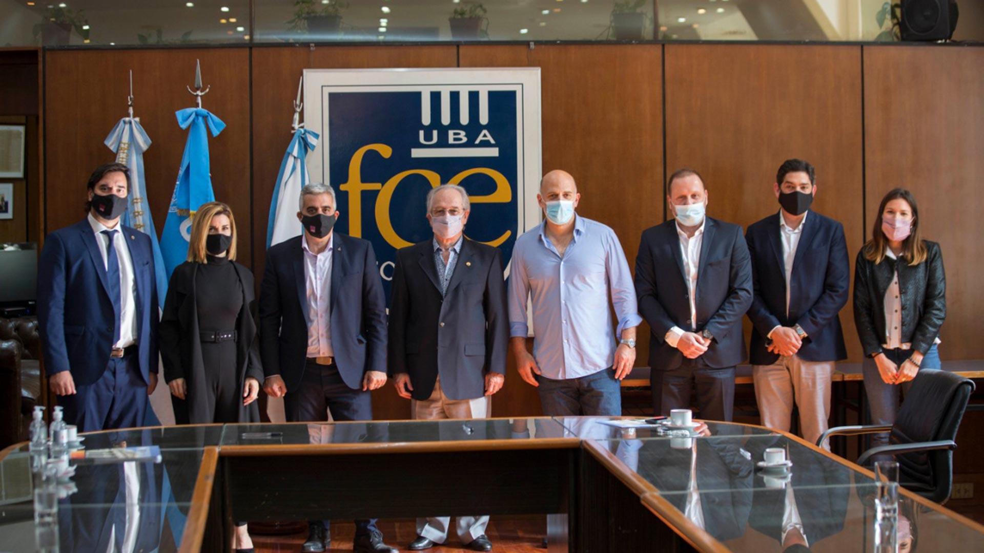 La firma del acuerdo por el "Observatorio de residuos" entre la UBA, la UNR y empresarios del sector. 