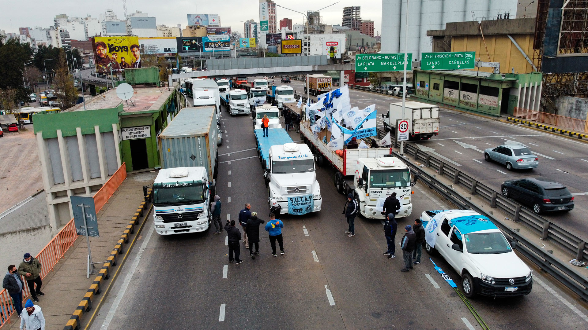 Un operativo policial impidió que los transportistas lleguen a la Capital Federal. (Franco Fafasuli)