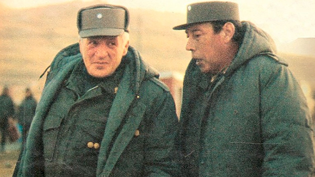 Galtieri y el jefe de la Brigada X, general Oscar Jofré.