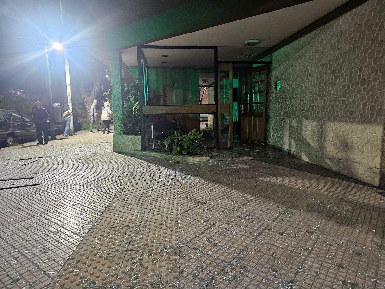 Fuga de gas y explosión en un edificio del barrio porteño de Agronomía: al menos 6 heridos