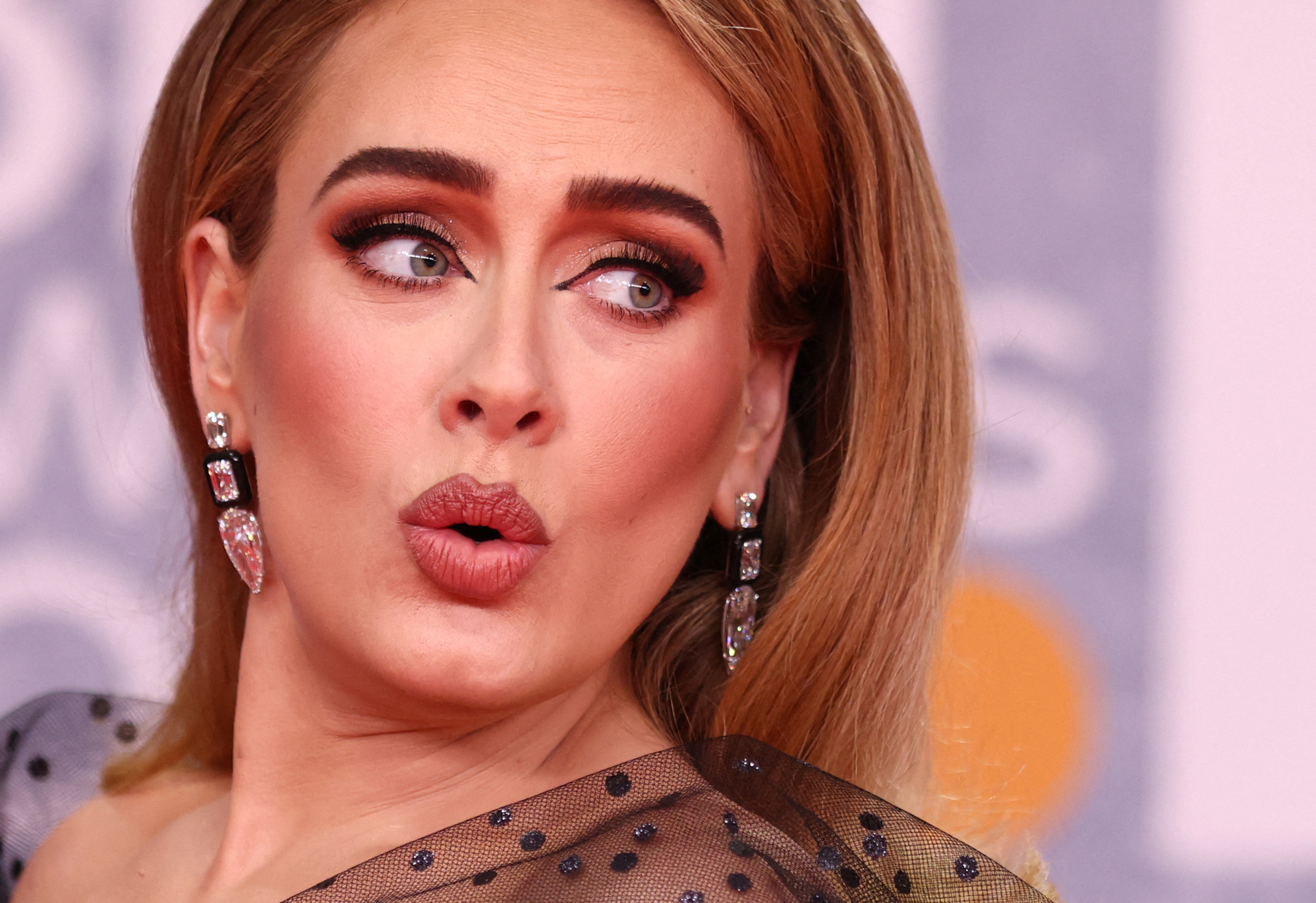 Recientemente Adele retomó su carrera y ha impresionado a su público con su radical cambio de imagen. (Foto: REUTERS/Tom Nicholson/File Photo)
