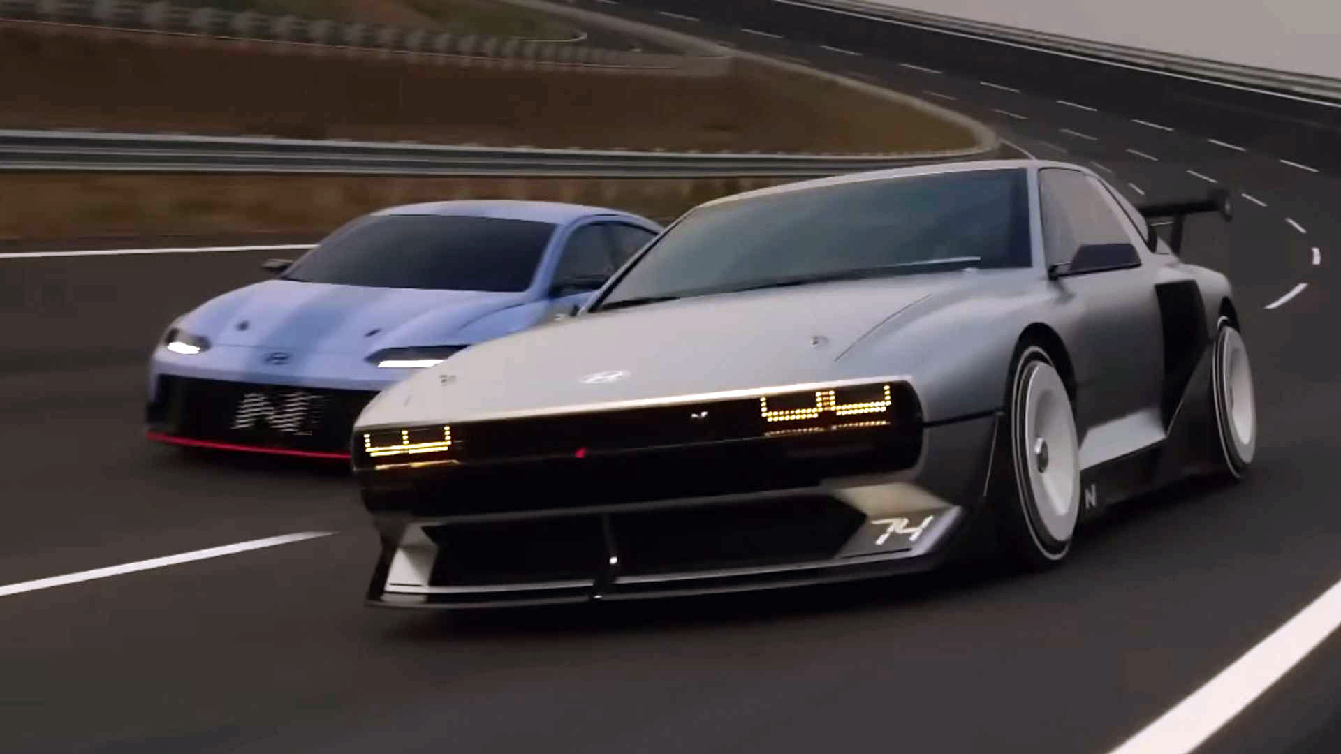 El N Vision 74 junto a uno de los nuevos modelos N de Hyundai, el ioniq 6 en versión deportiva, que también se ha mostrado como concepto para el futuro