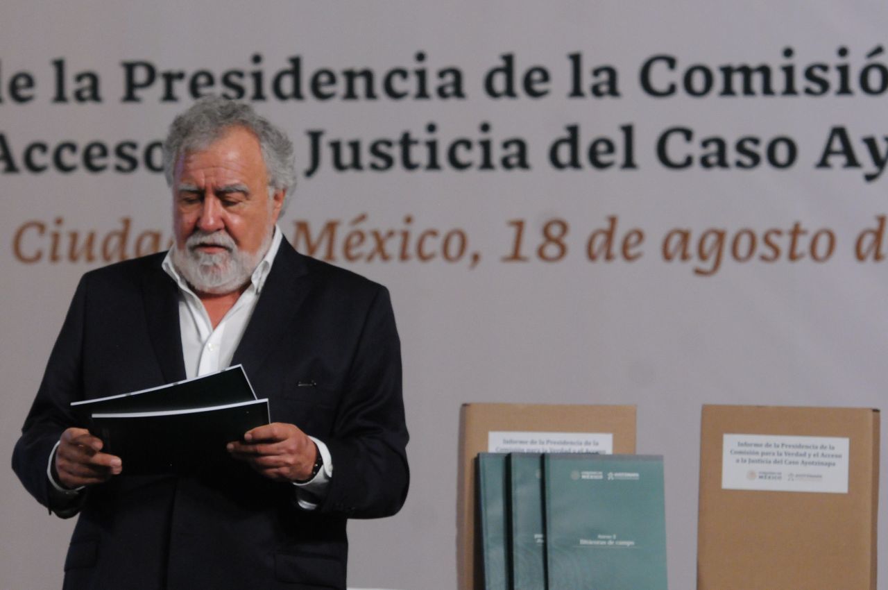 El subsecretario de Gobernación, Alejandro Encinas, ofreció el informe sobre los avances de la investigación del caso Ayotzinapa, en el que confirmó que fue un crimen de estado (FOTO: DANIEL AUGUSTO /CUARTOSCURO.COM)