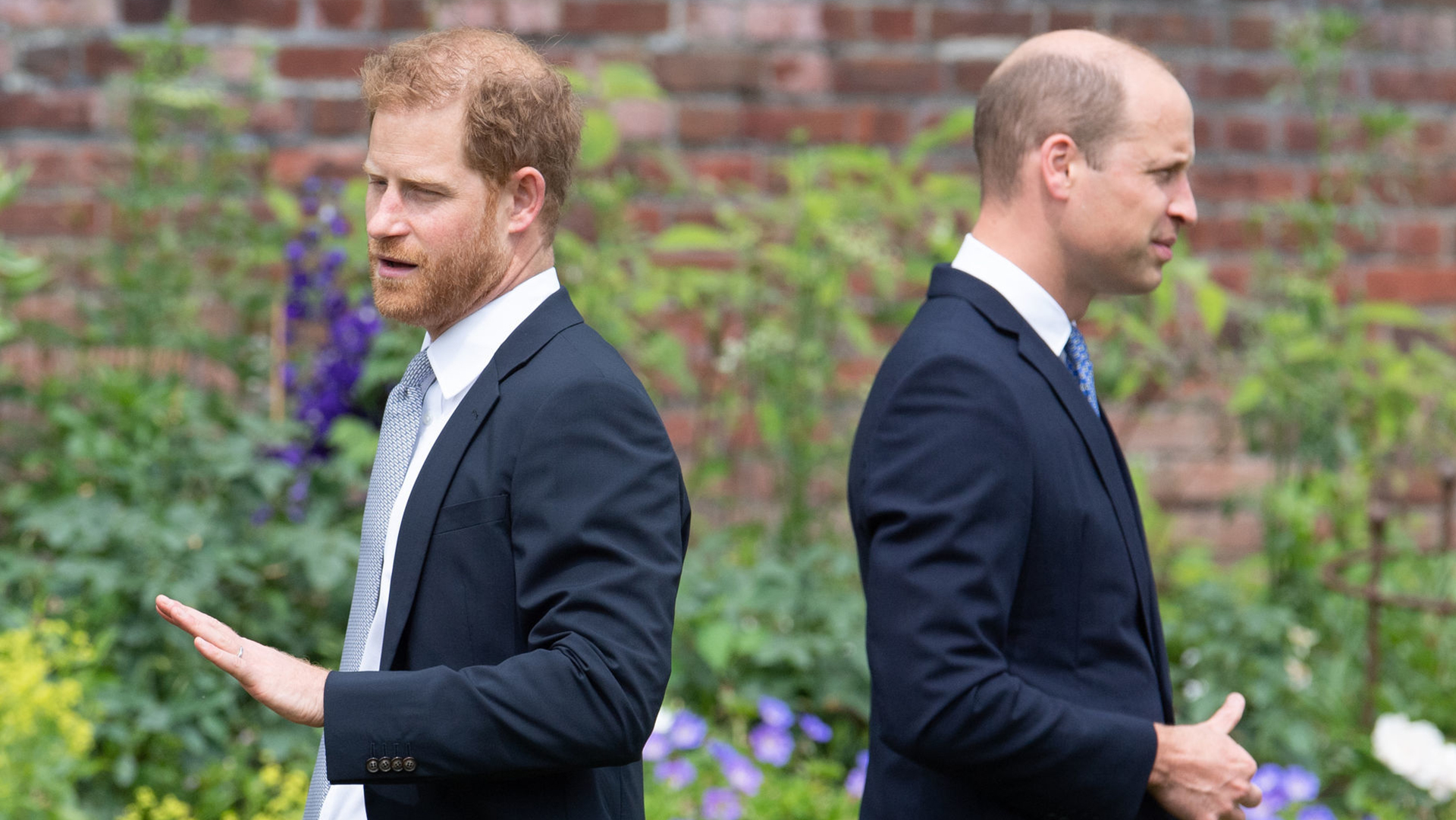 La úlitma imagen de los príncipes William y Harry juntos durante un acto conmemorativo por Lady Di (Getty Images)