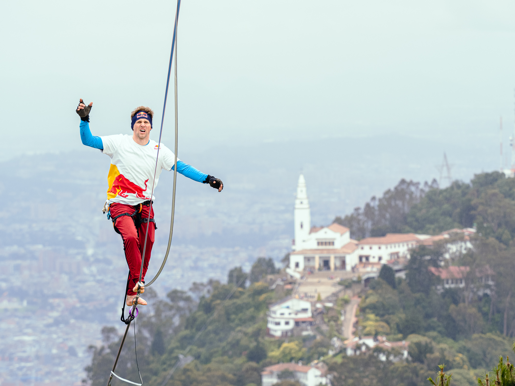 Esta no es la única hazaña peligrosa que el estonio ha realizado. Red Bull Colombia
