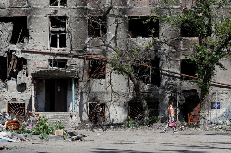 Un edificio severamente dañado en Mariupol por los bombardeos rusos
