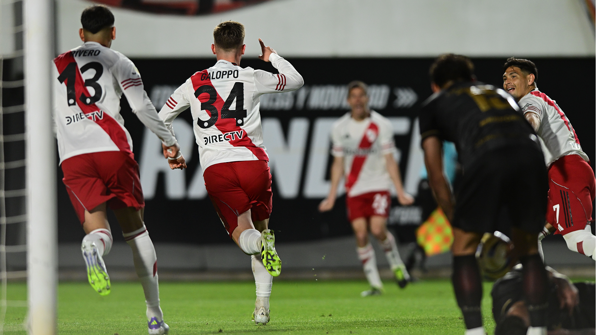 Con una gran asistencia de Julián Álvarez y un gol de Nico González en su debut, Atlético de Madrid venció a Villarreal