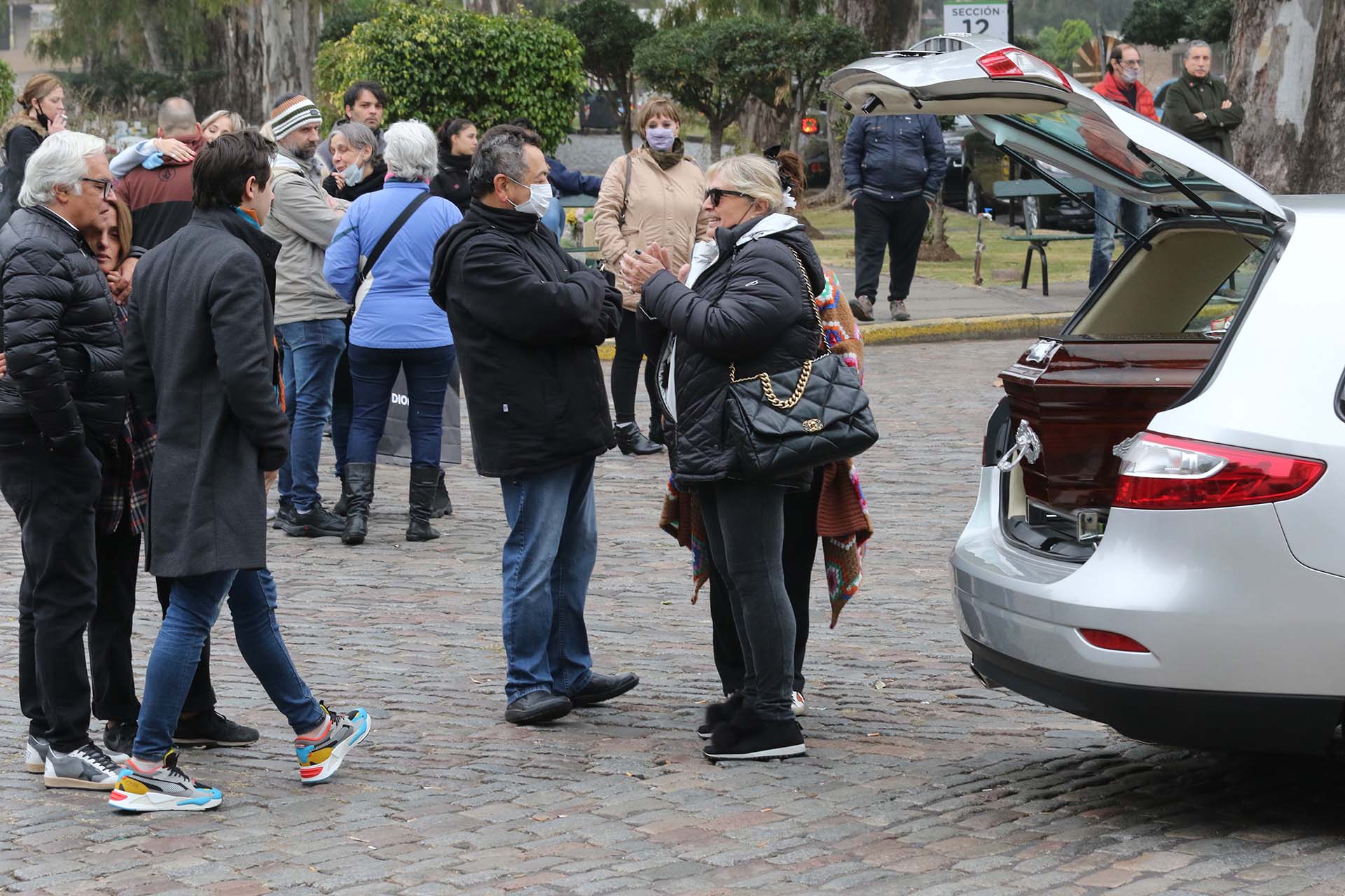 Antonella y Ludmila se despidieron de su padre y en breve lo harán de su madre