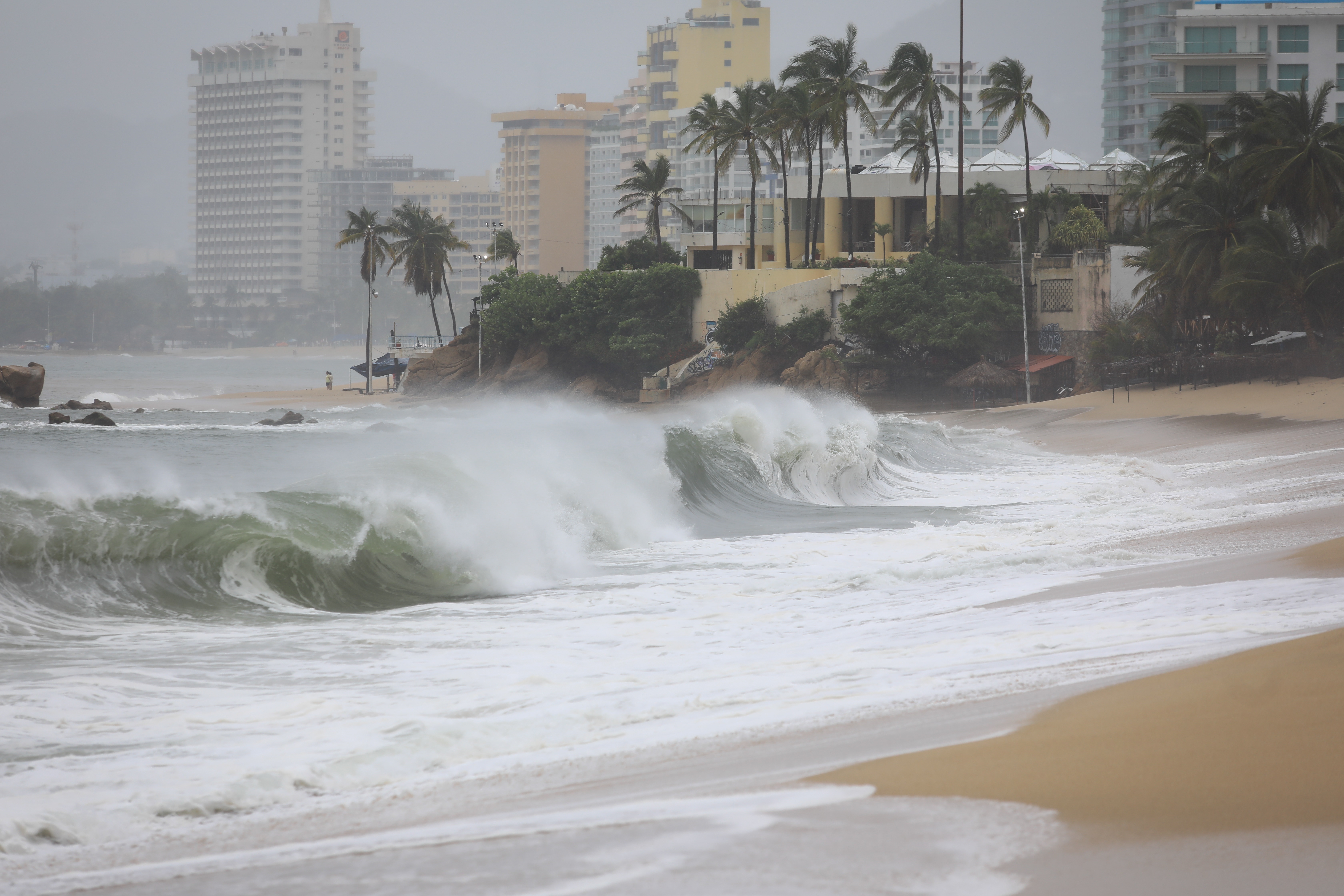 Calor no cede, pero llegada de onda tropical a la Península de Yucatán traerá lluvias y chubascos